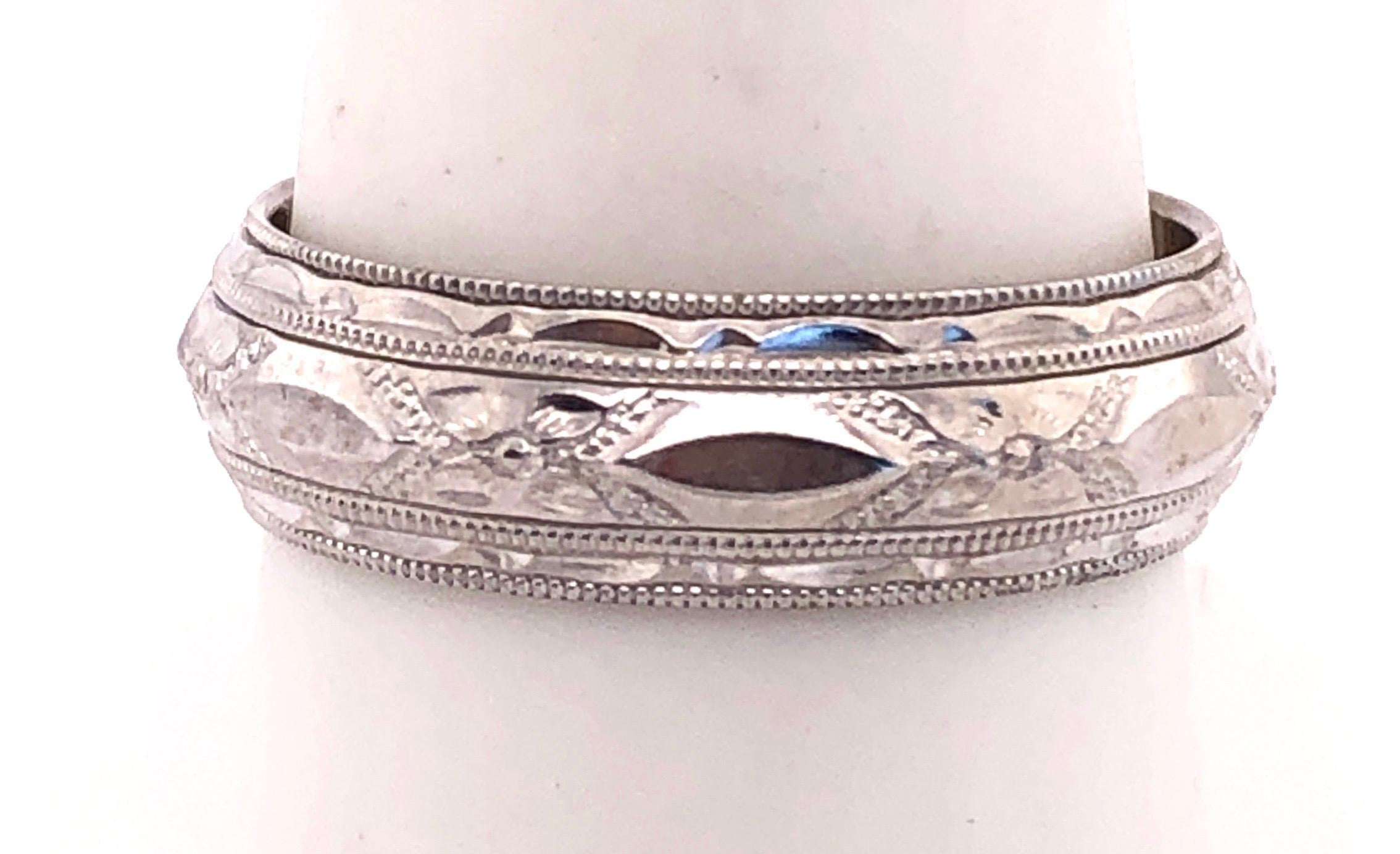 14 Karat White Gold Wedding Band Ring In Good Condition For Sale In Stamford, CT