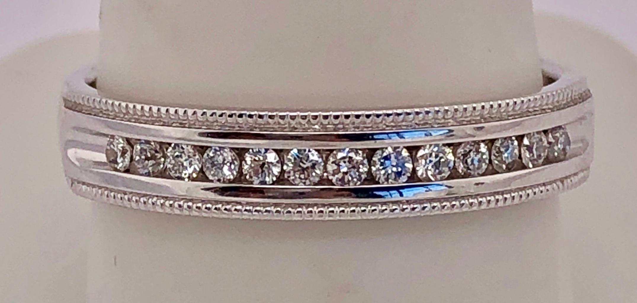 14 Karat Weißgold Band Ring Ehering mit 0,25 Gesamtgewicht Diamant (Rundschliff) im Angebot