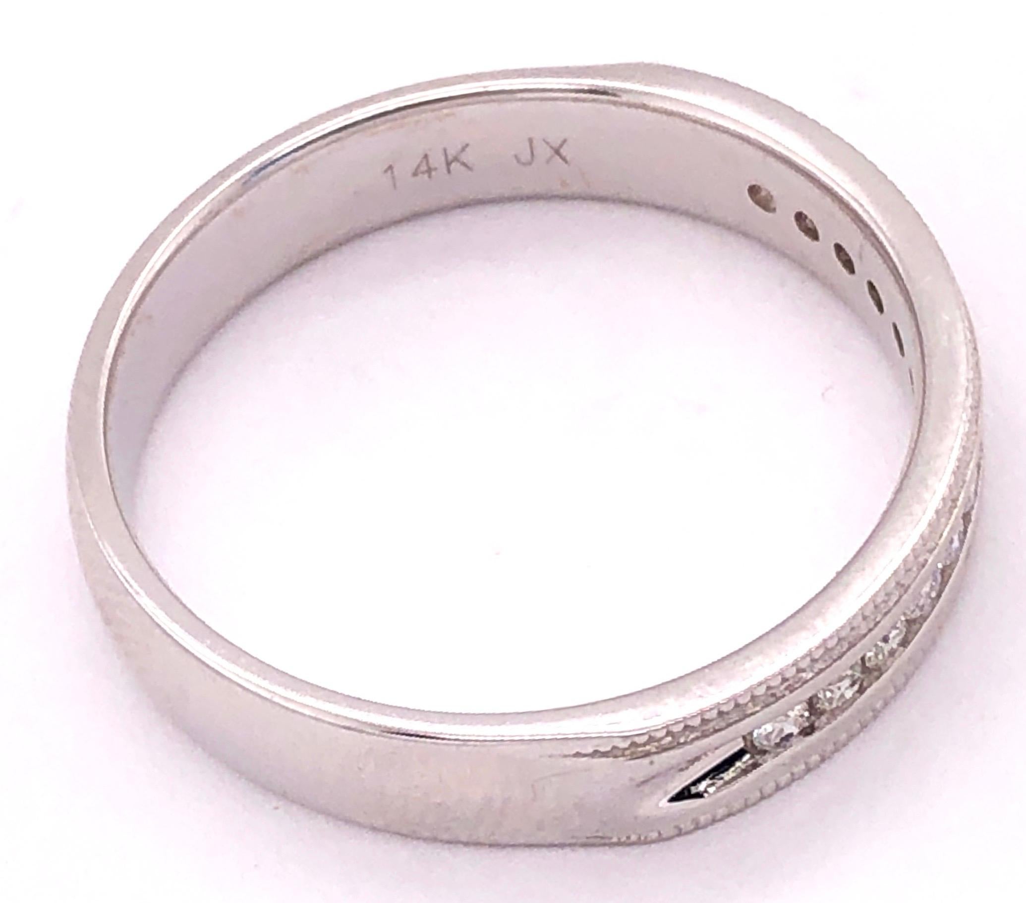 14 Karat White Gold Band Ring Wedding Band with .25 Total Diamond Weight In Good Condition For Sale In Stamford, CT