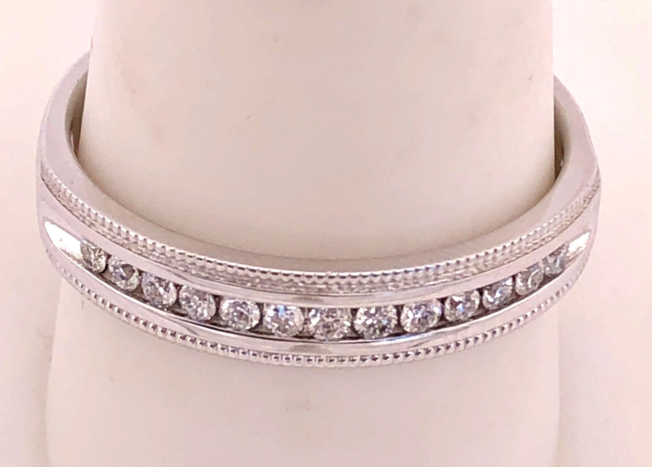 14 Karat Weißgold Band Ring Ehering mit 0,25 Gesamtgewicht Diamant im Angebot 4