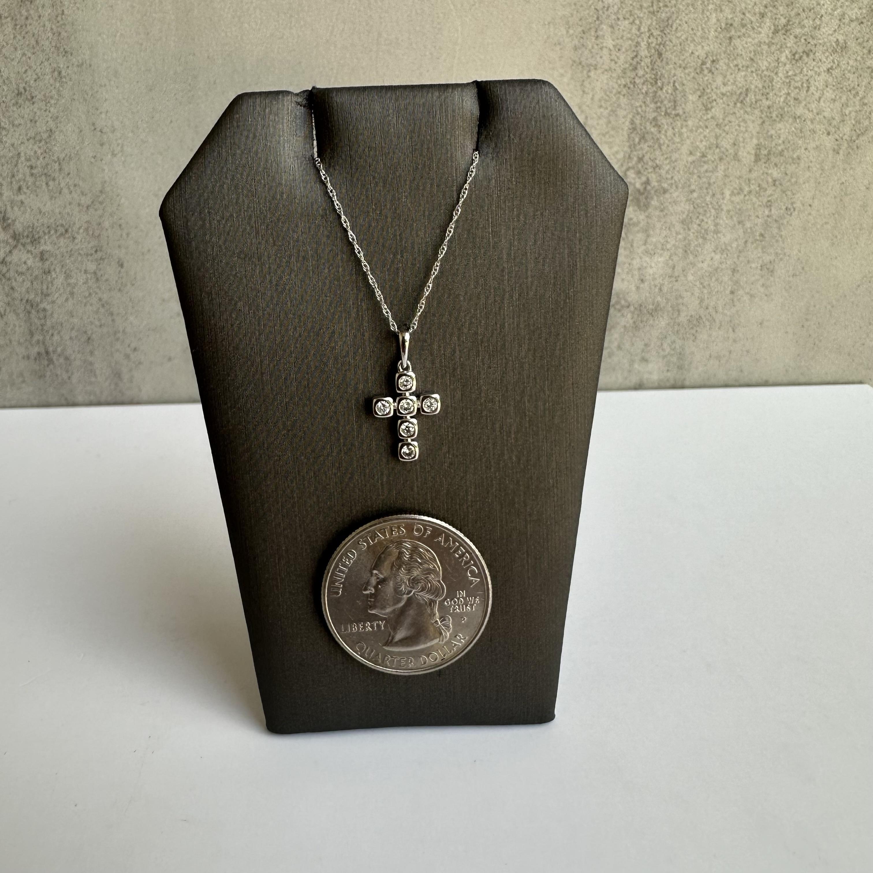 14kt Weißgold Kreuz-Halskette mit Diamanten in Lünettenfassung - 0,16ctw GH I1 Diamanten, neu (Rundschliff)