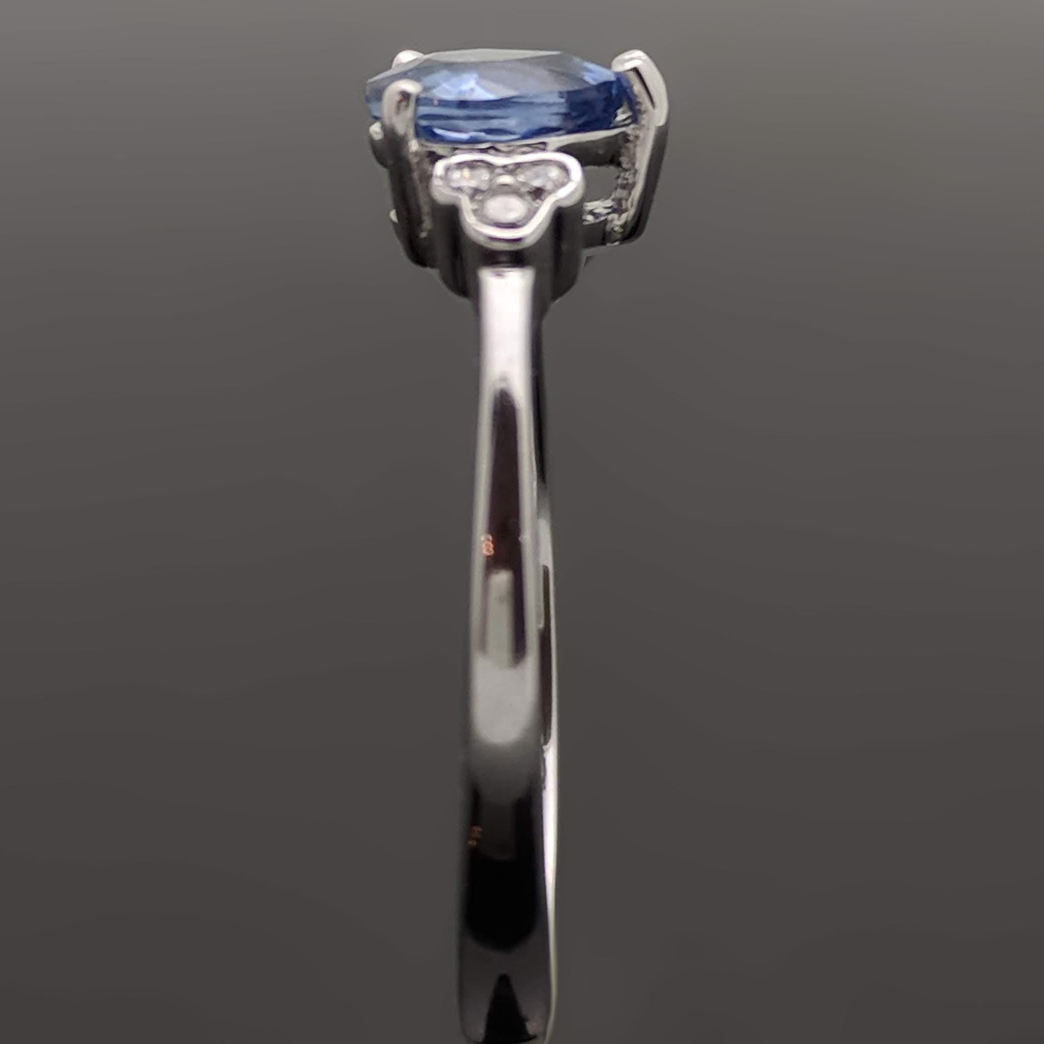14 Karat White Gold Blue Sapphire and Diamond Ring In New Condition For Sale In Los Angeles, CA