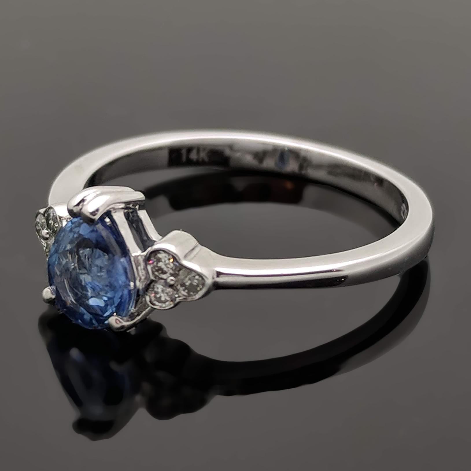 14 Karat White Gold Blue Sapphire and Diamond Ring For Sale 1
