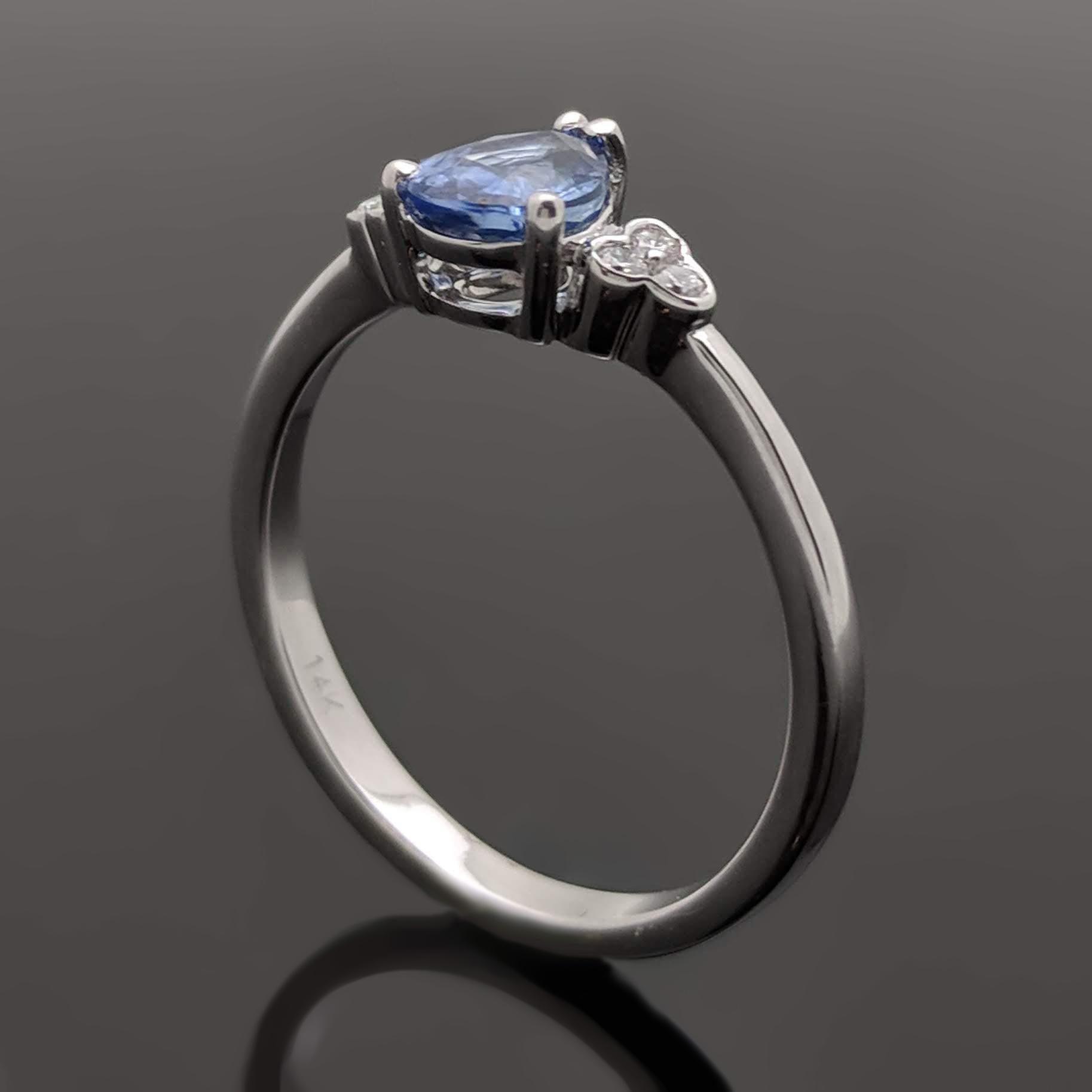 14 Karat White Gold Blue Sapphire and Diamond Ring For Sale 2