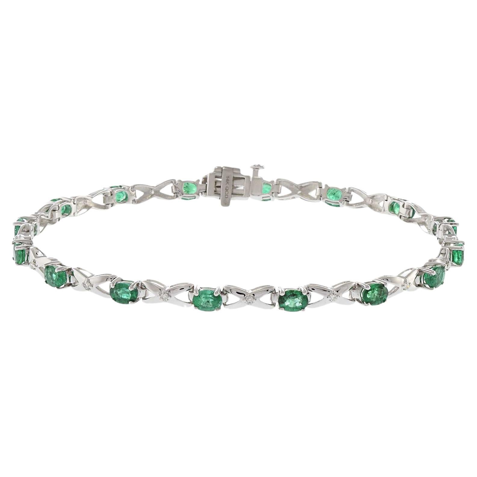 14KT Weißgold-Armband aus Weißgold mit Diamanten im Rundschliff und ovalen Smaragden