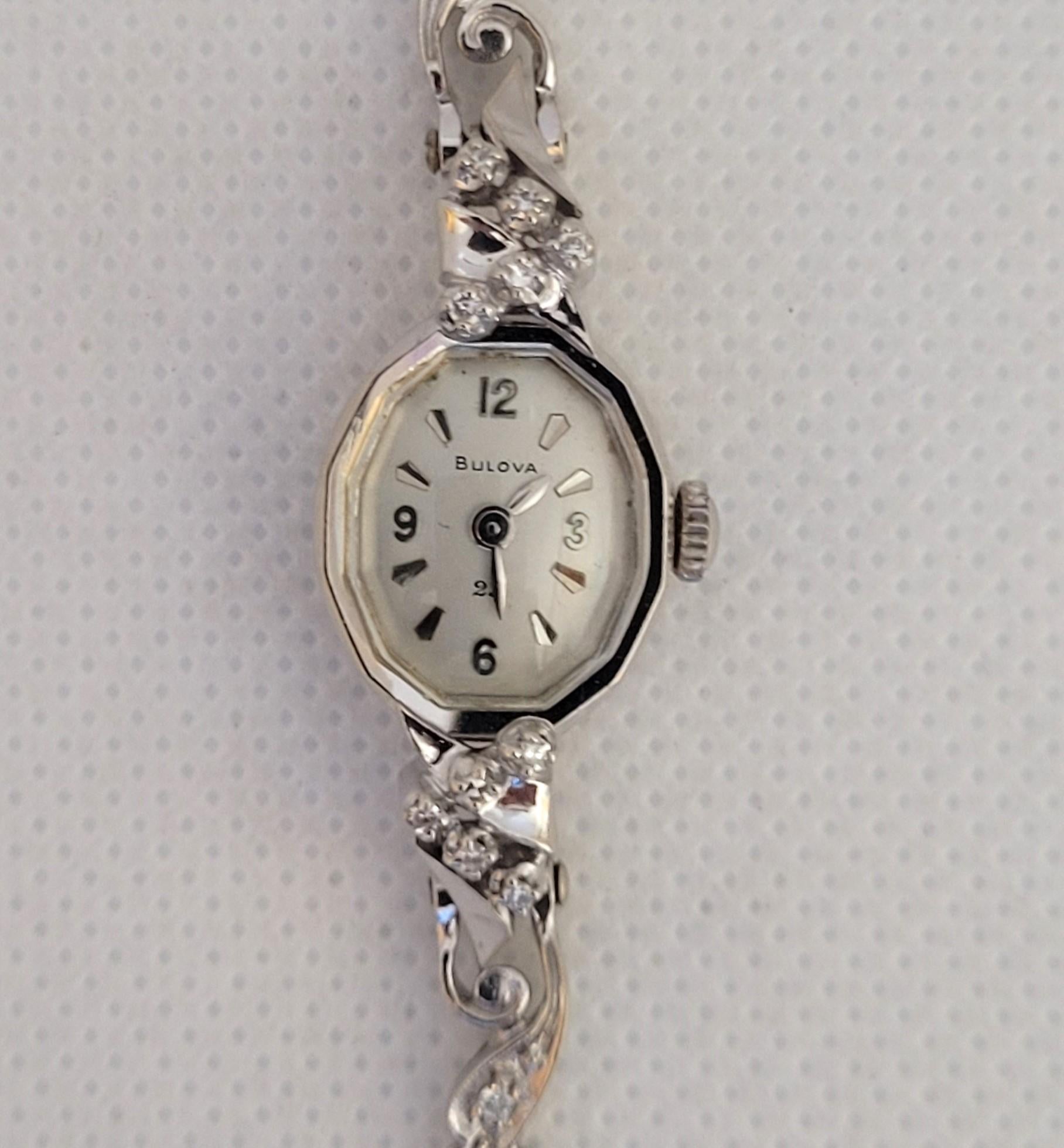 14kt Weißgold Bulova Diamant-Uhr Damen Serviced Working Warranty Art Deco (Einfacher Schliff) im Angebot