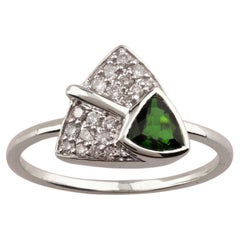 Anillo abstracto geométrico de oro blanco de 14 quilates con diópsido cromado y pavé de diamantes