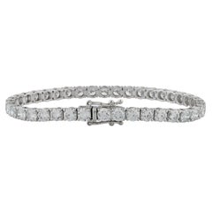 Tennisarmband aus 14-karätigem Weißgold mit klassischen Diamanten im Rundschliff