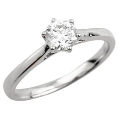 Bague de fiançailles solitaire en or blanc 14KT avec diamant rond classique