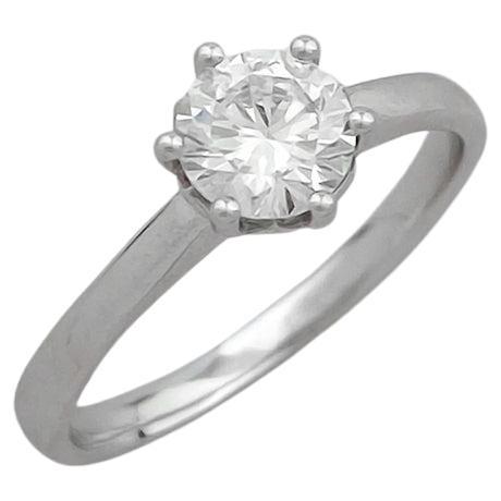 Bague de fiançailles solitaire en or blanc 14KT avec diamant rond classique en vente