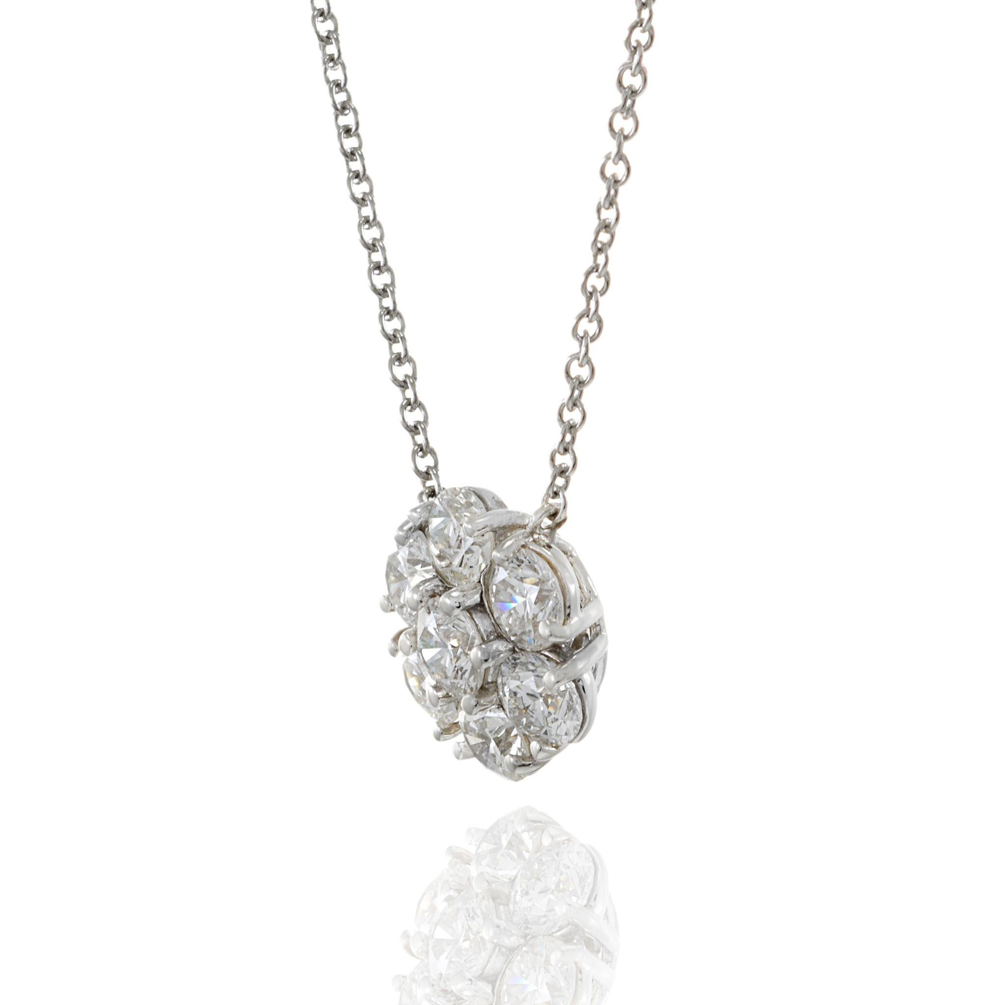 Donna Ciondolo a grappolo con diamanti in oro bianco 14KT in vendita