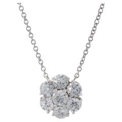 Colgante de diamantes en racimo de oro blanco de 14 quilates