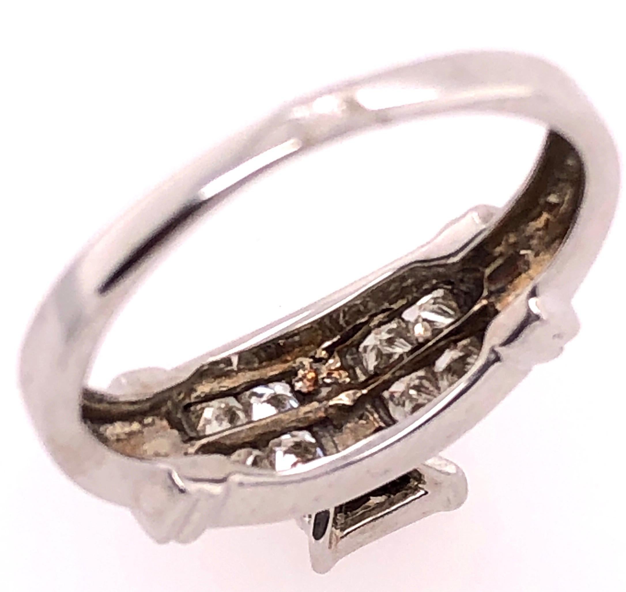 14 Karat White Gold Contemporary Ring 1.00 Total Diamond Weight In Good Condition For Sale In Stamford, CT