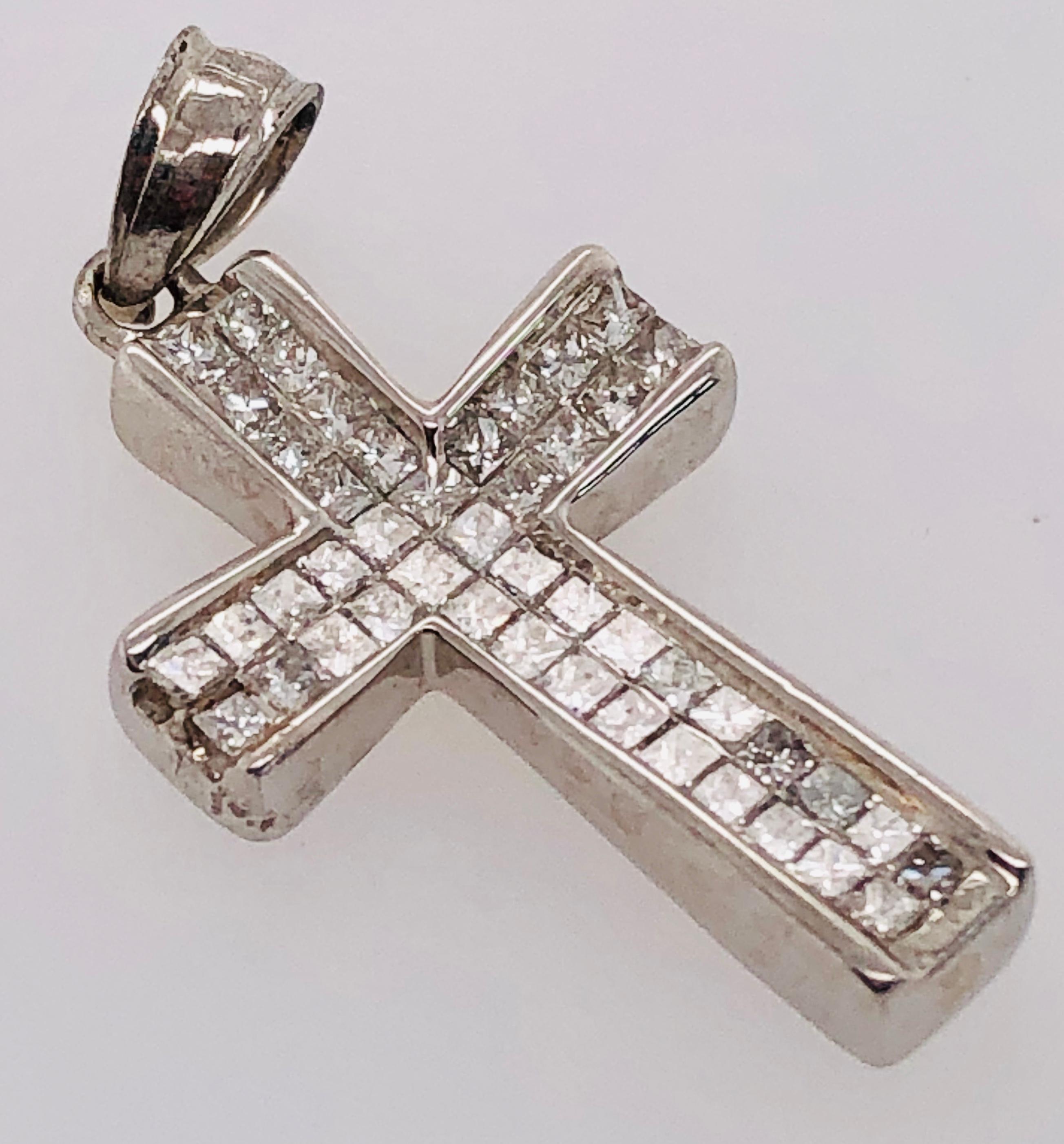 Cushion Cut 14 Karat White Gold Cross Pendant with Square Cushion Diamond 1.00 TDW For Sale