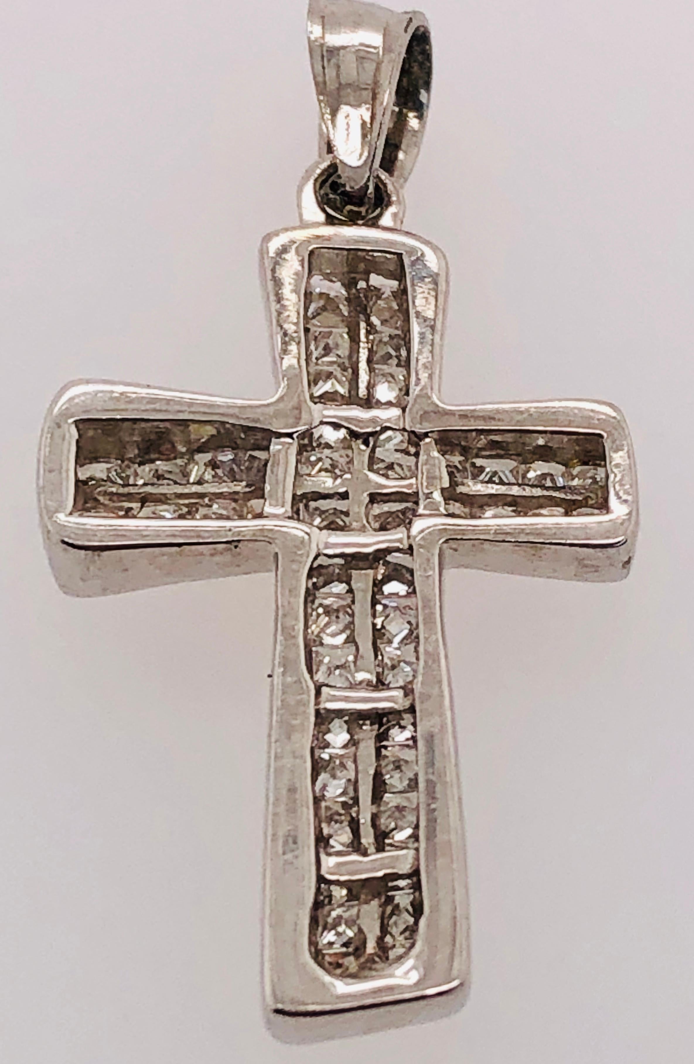 Women's or Men's 14 Karat White Gold Cross Pendant with Square Cushion Diamond 1.00 TDW For Sale