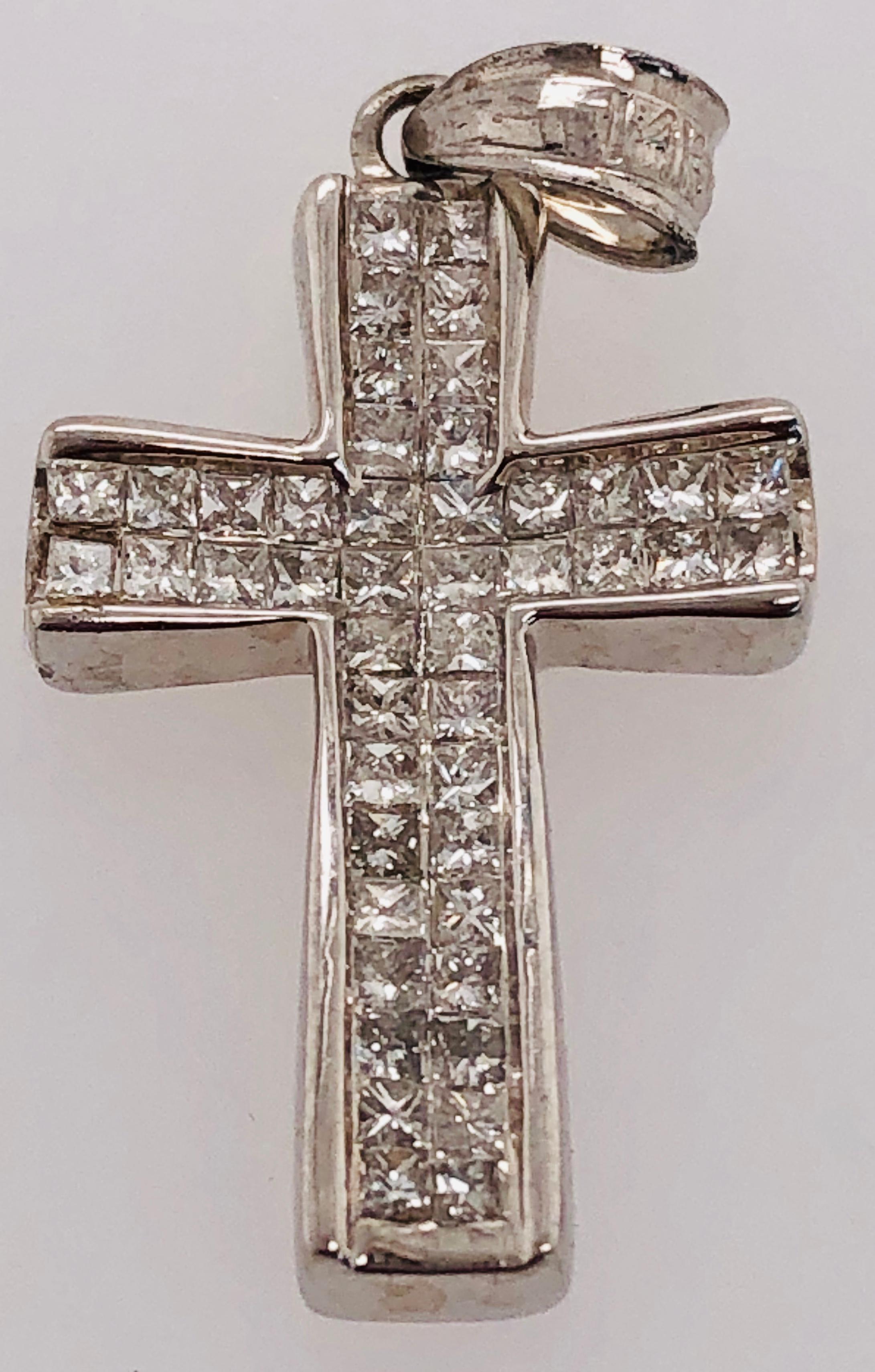 14 Karat White Gold Cross Pendant with Square Cushion Diamond 1.00 TDW For Sale 1