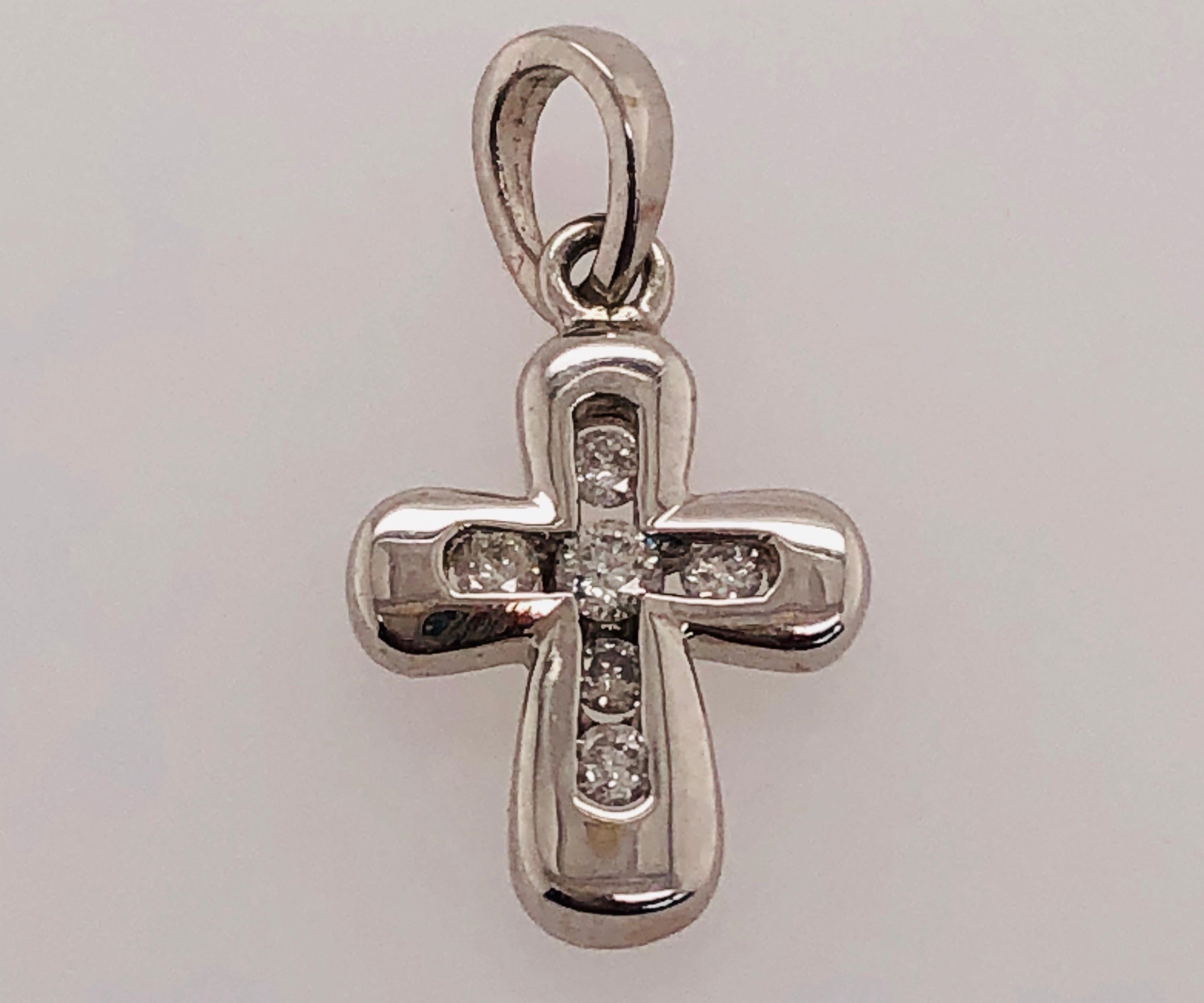 14Kt White Gold Cross/Religious Pendant 0.10 Total Diamond Weight
0.99 grams Total weight