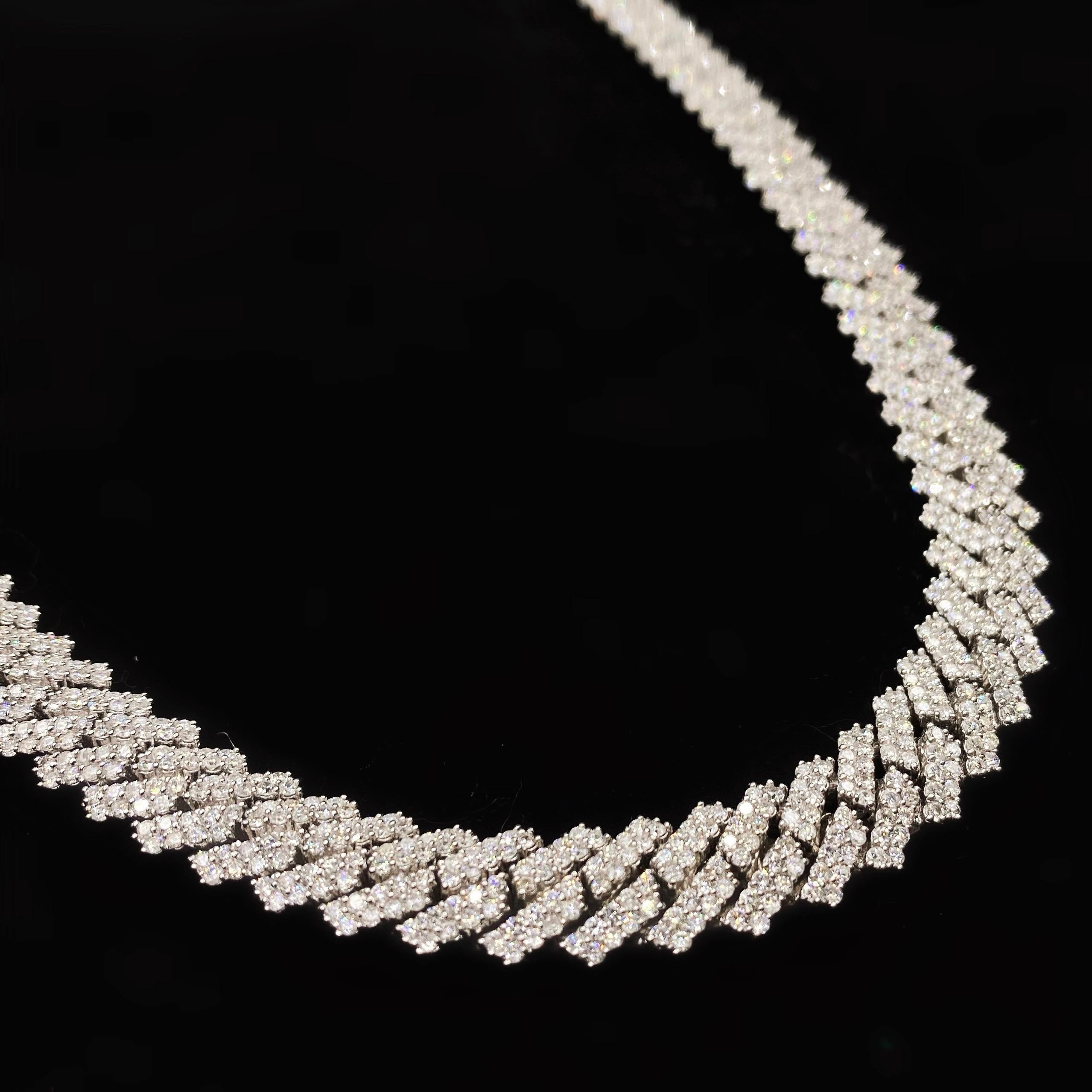 Round Cut 14kt White Gold Cuban Link Chain with 25.10ct Diamonds For Sale