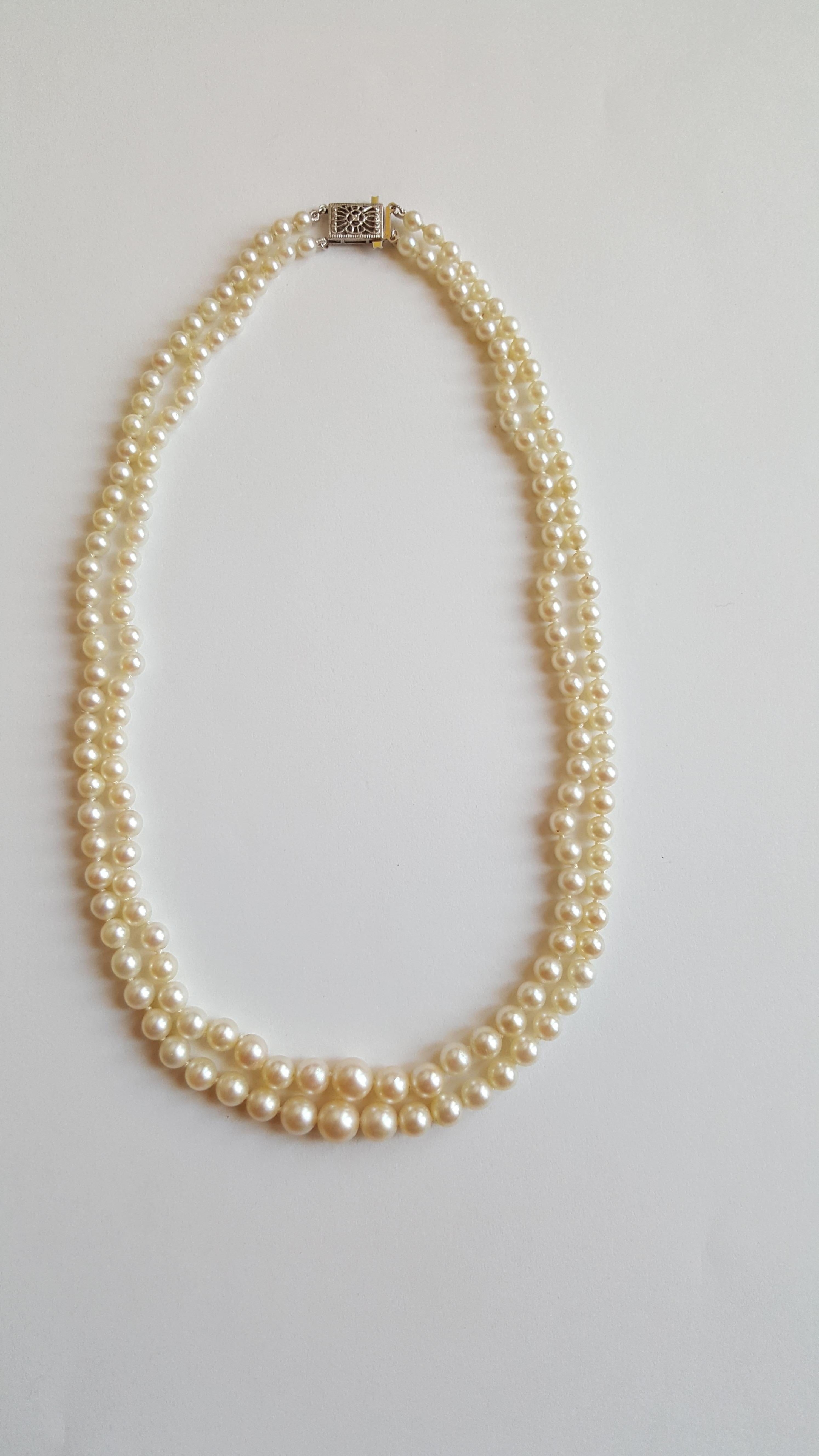 14 Karat White Gold Cultured Pearl Double Stand, Graduated In Good Condition In Rancho Santa Fe, CA