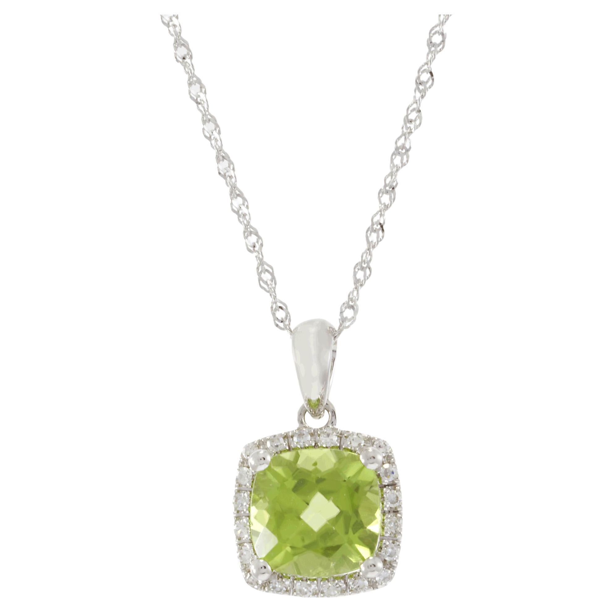 Collier pendentif halo en or blanc 14KT à péridot taille coussin et diamant en vente