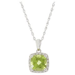 Collier pendentif halo en or blanc 14KT à péridot taille coussin et diamant
