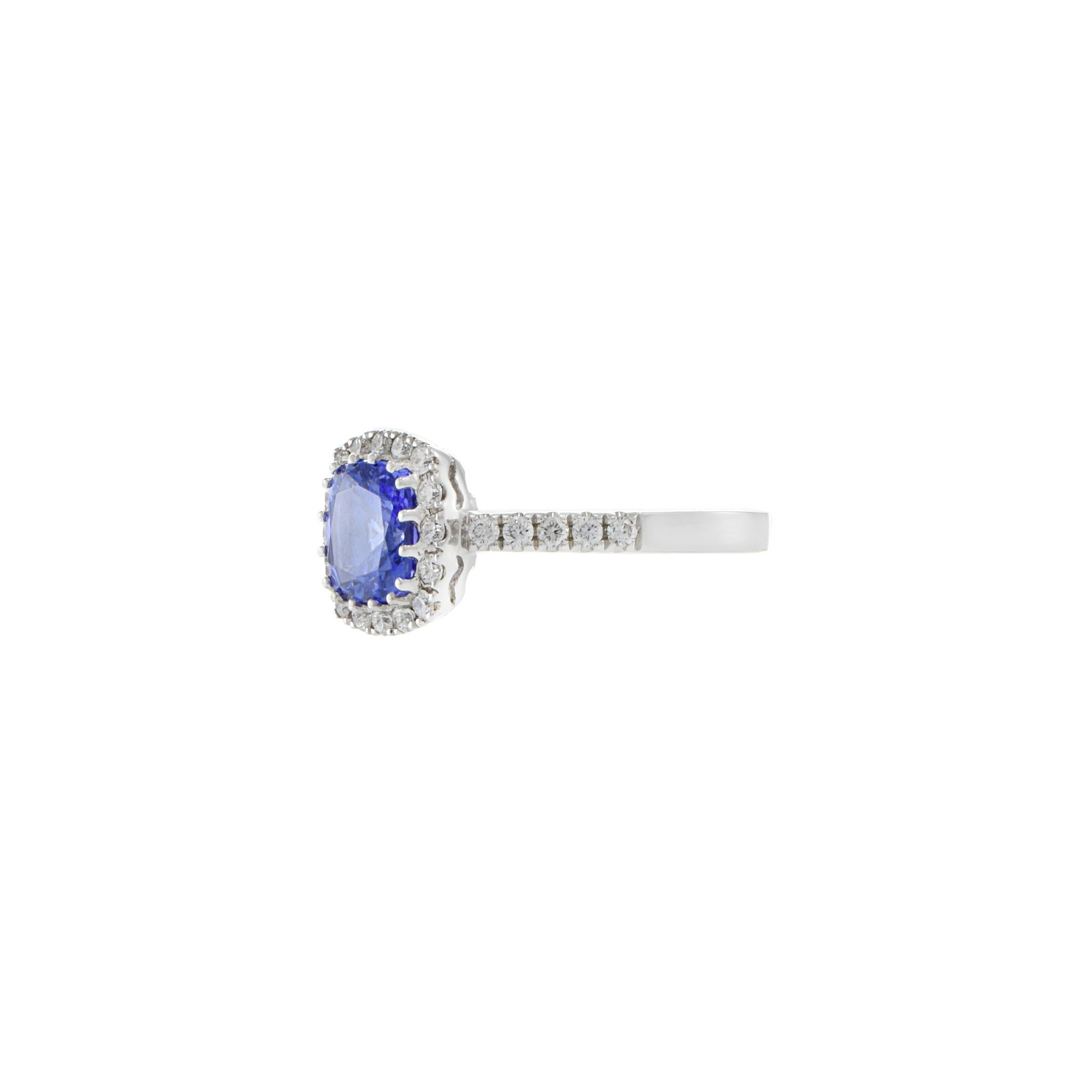 Anillo de oro blanco de 14 quilates con tanzanita en cojín y diamantes Corte cojín en venta