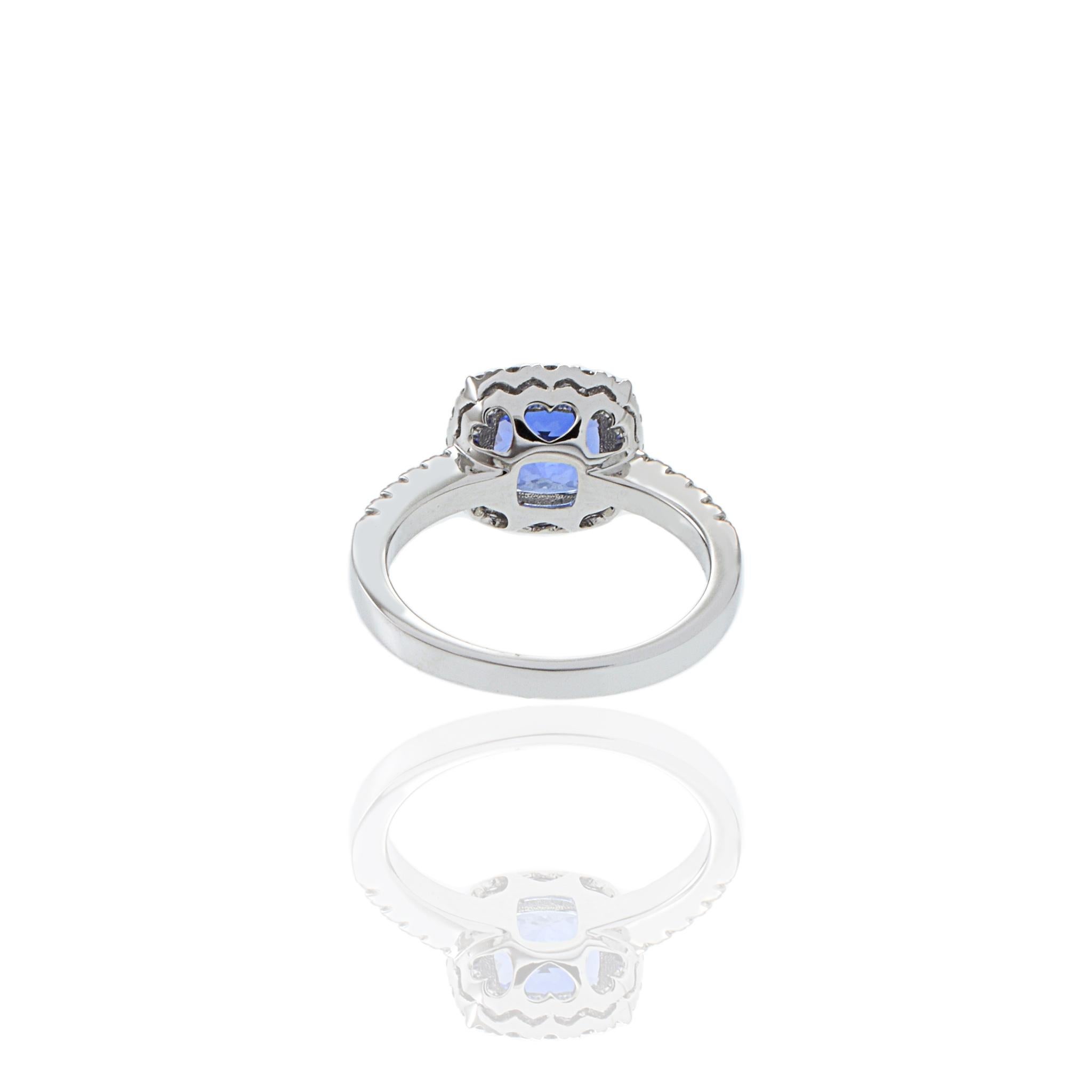 Anillo de oro blanco de 14 quilates con tanzanita en cojín y diamantes en venta 3