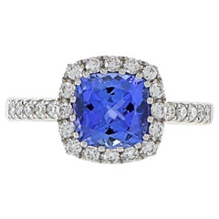 Anello in oro bianco 14KT con tanzanite a cuscino e diamanti