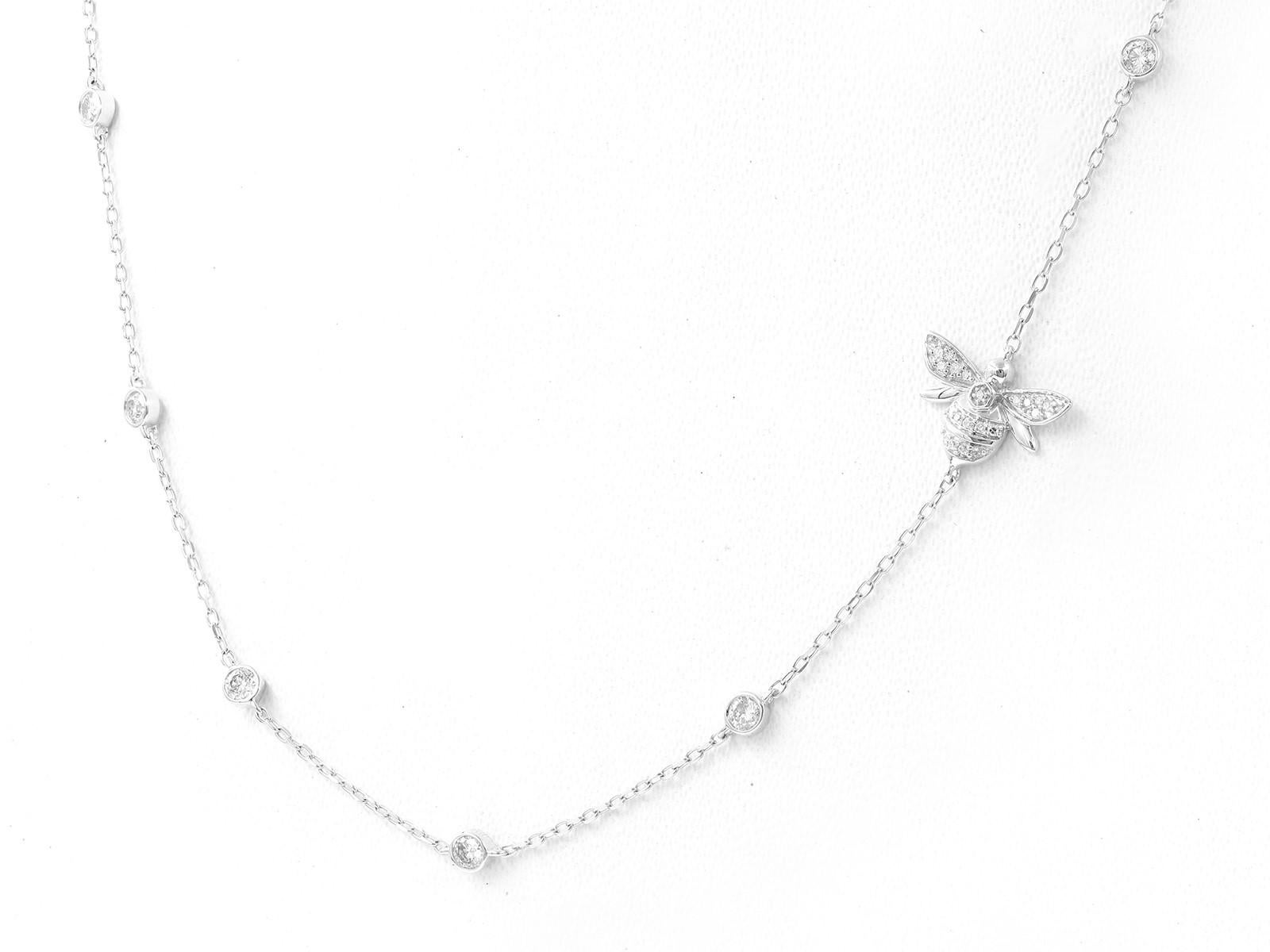 14KT Weißgold Zierliche goldene Schmetterlingshalskette mit Pavé-Steinen