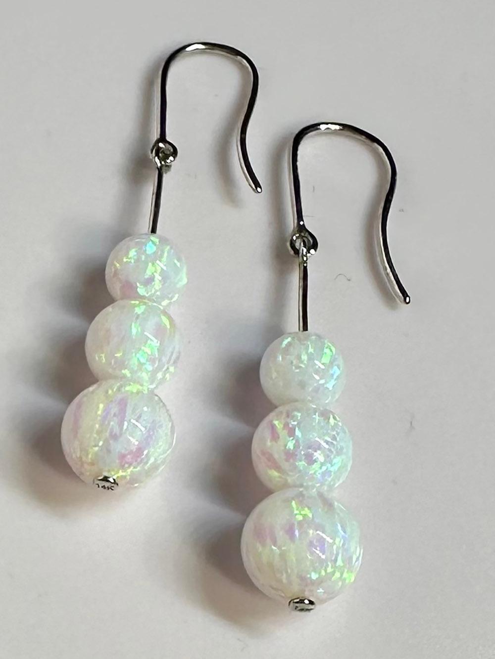 14kt White Gold Dangle Earrings set with cultured Opals In New Condition For Sale In Coupeville, WA