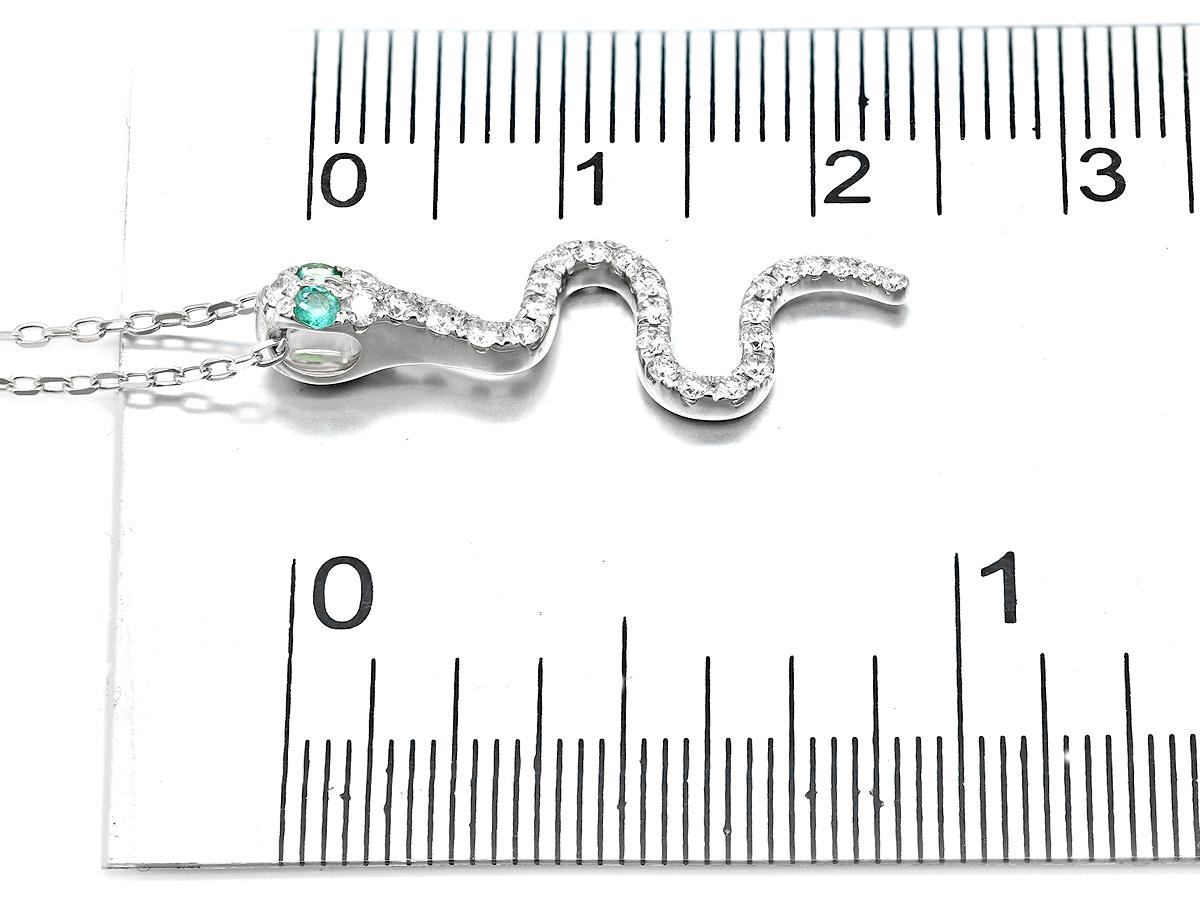 Collier pendentif serpent en or blanc 14KT avec diamants et émeraudes en vente 2