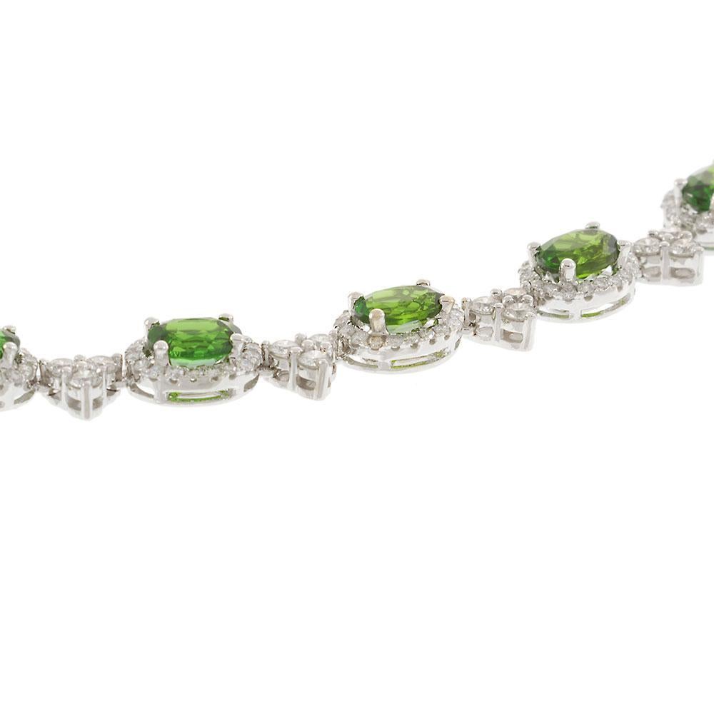 Taglio rotondo Collana con diamanti e russalite verde in oro bianco 14KT in vendita
