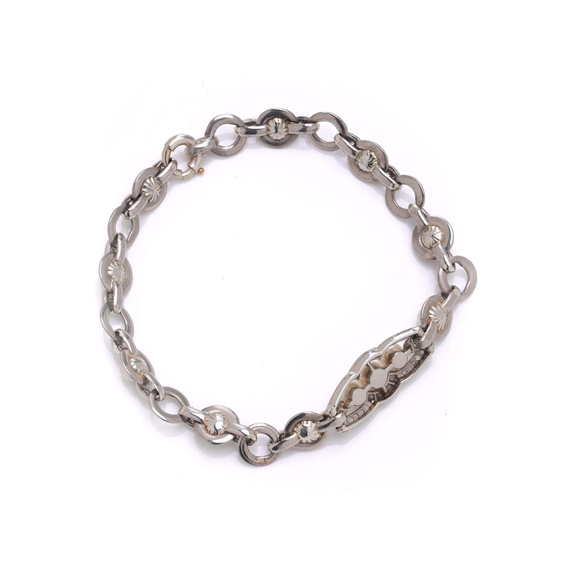 14kt Weißgold Diamant- und Perlenarmband, CIRCA 1950-1970er Jahre (Rundschliff) im Angebot