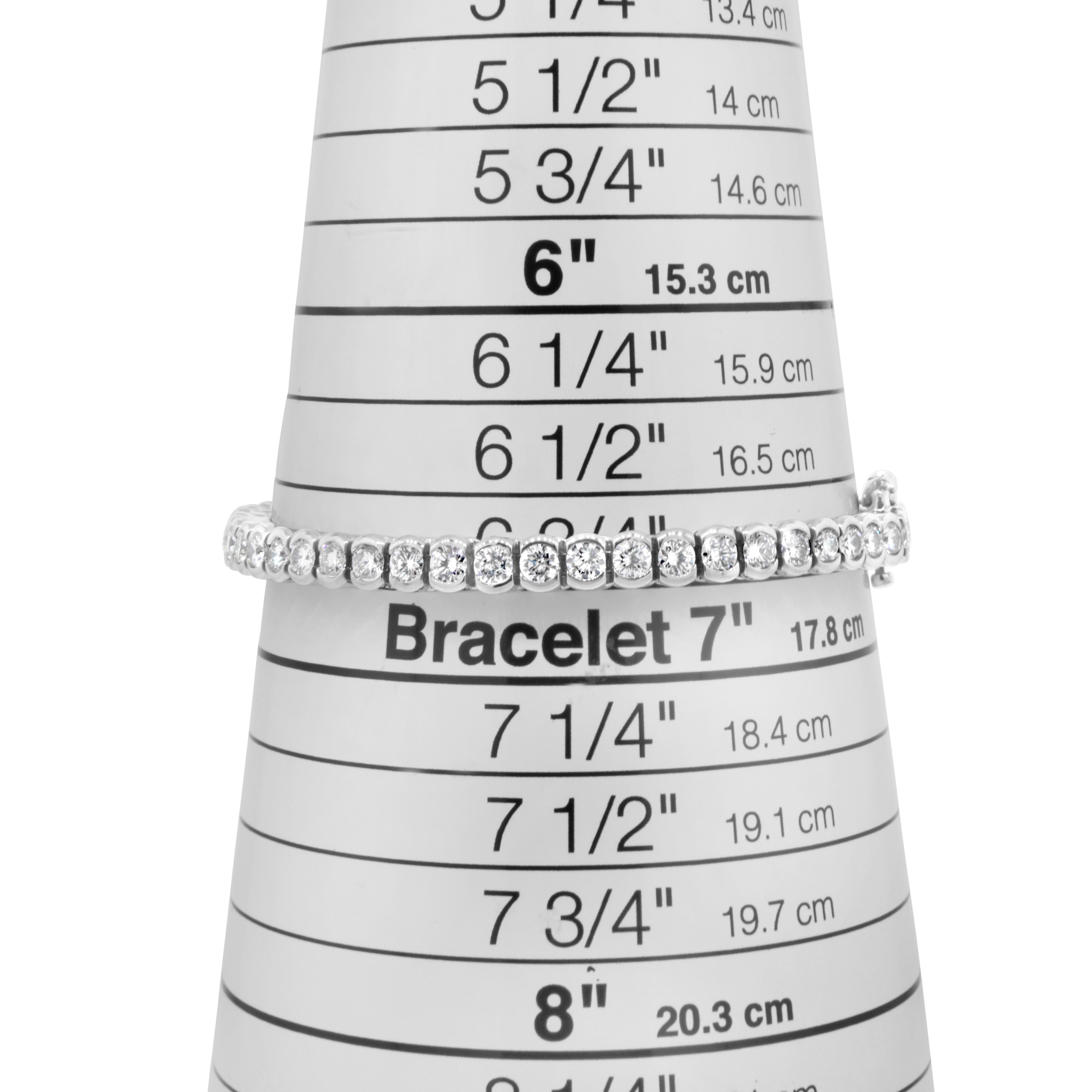 Round Cut 14kt White Gold Diamond Bezel Tennis Bracelet For Sale