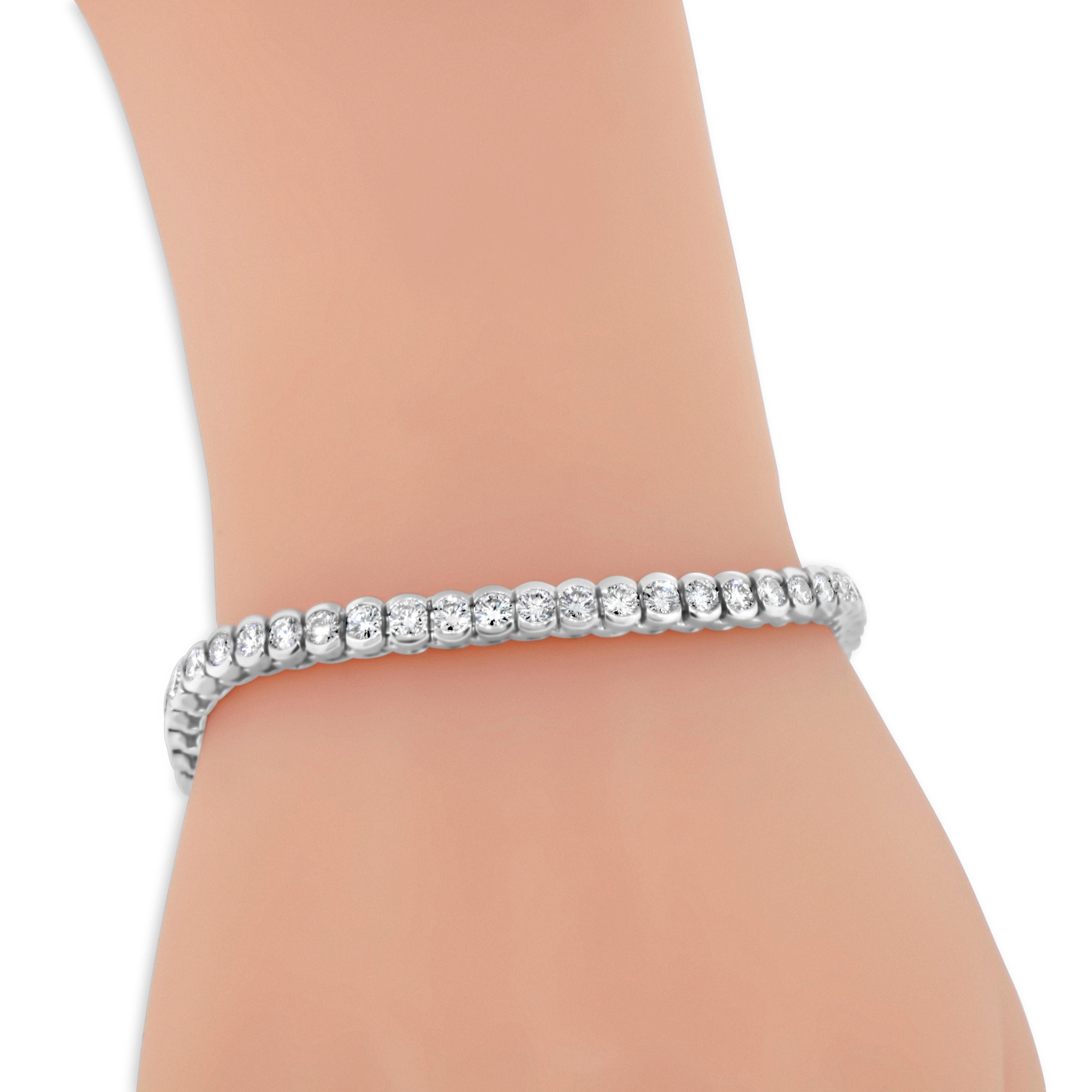 14kt White Gold Diamond Bezel Tennis Bracelet In Excellent Condition For Sale In New York, NY