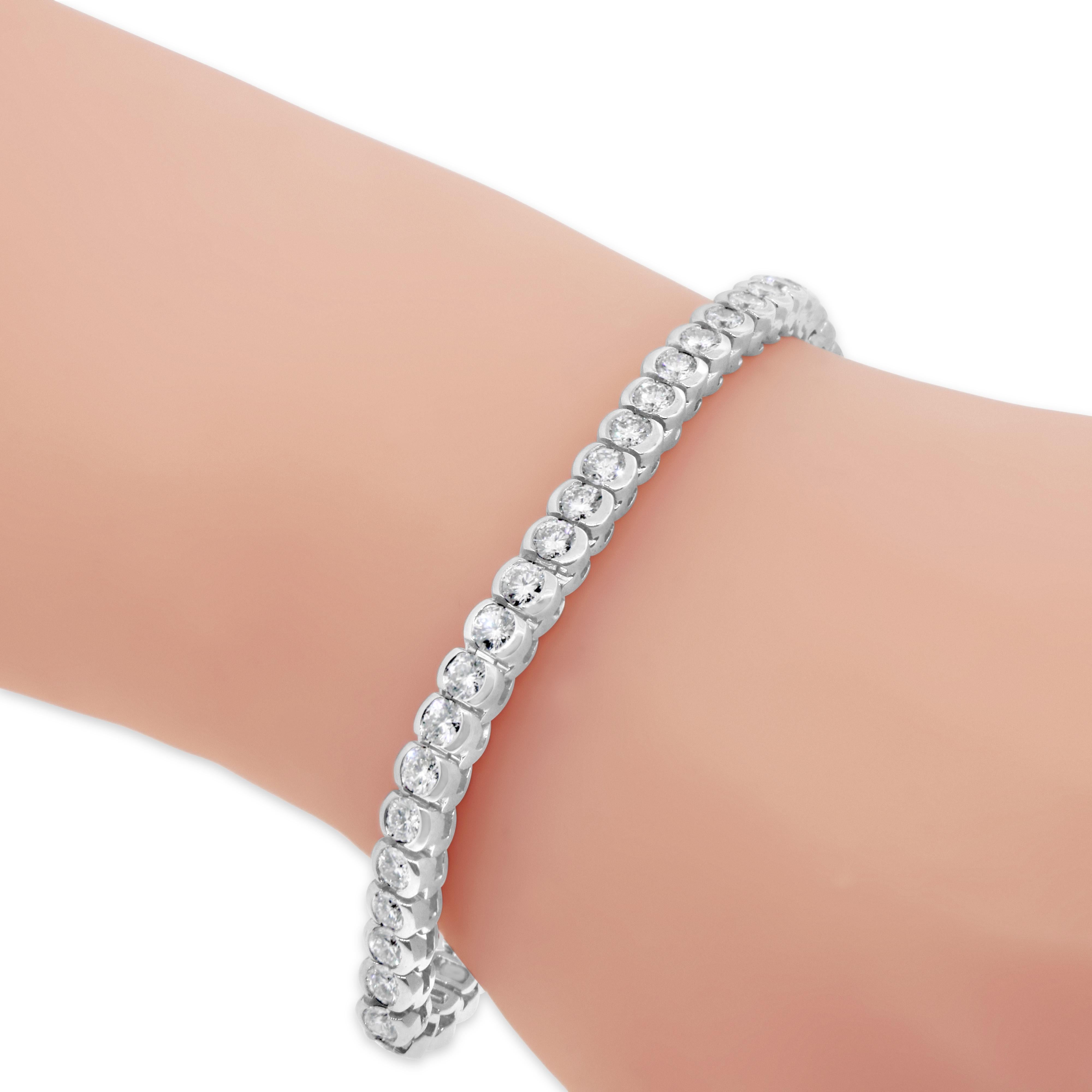 Women's 14kt White Gold Diamond Bezel Tennis Bracelet For Sale