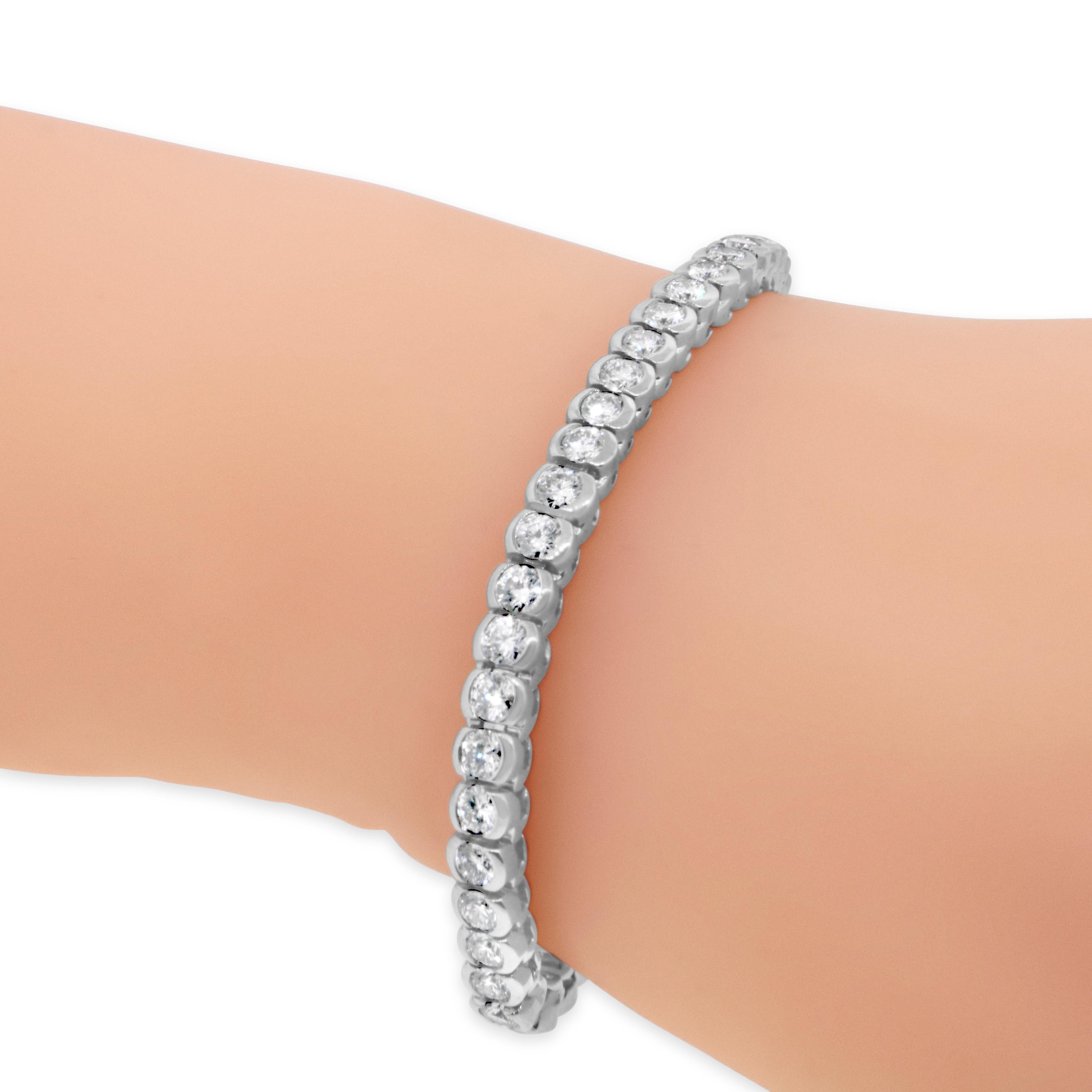14kt White Gold Diamond Bezel Tennis Bracelet For Sale 1