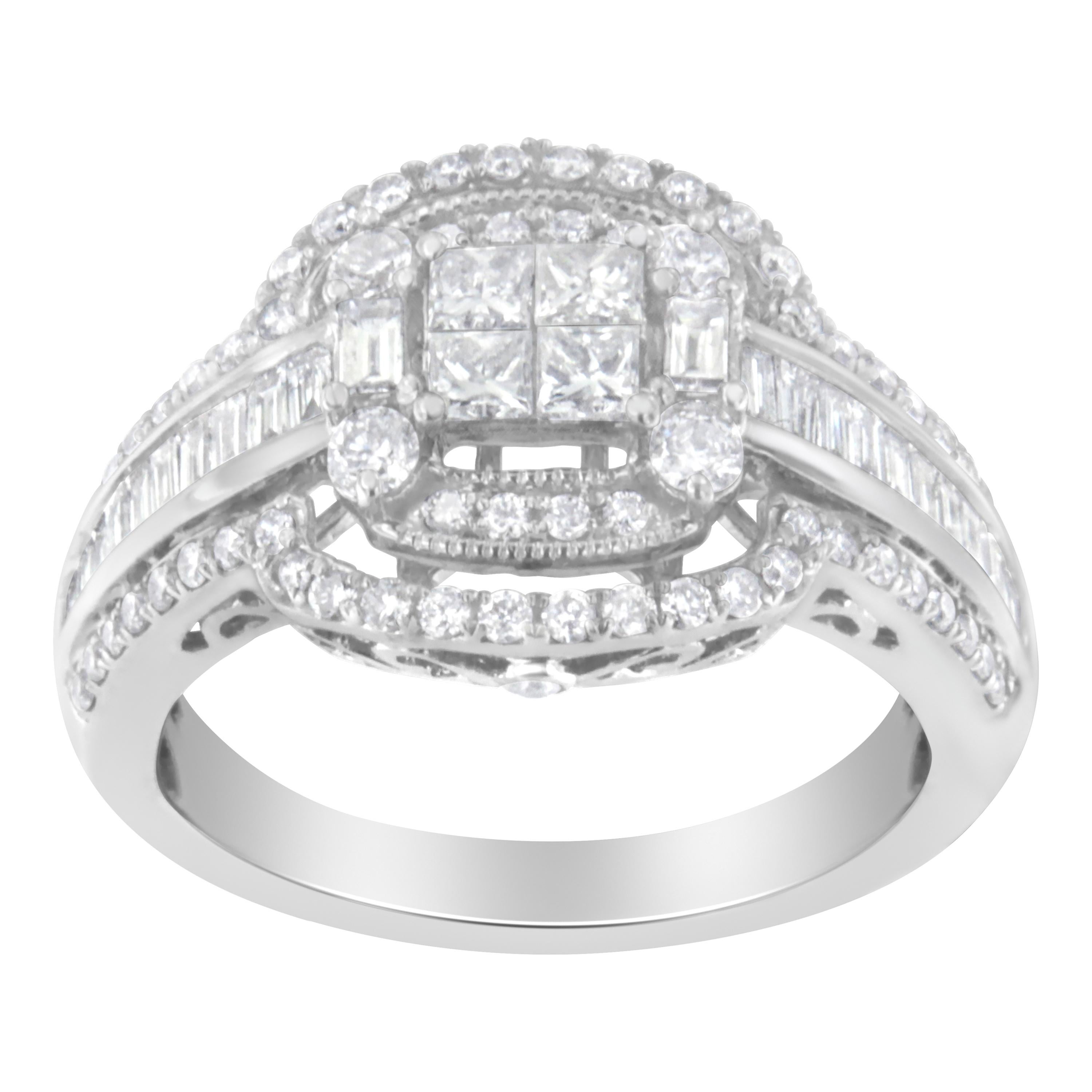 Questo anello cocktail con diamante è progettato in stile vintage e presenta un gruppo centrale quadrato di quattro diamanti taglio princess circondato da un'intricata aureola di diamanti tondi e baguette. La fascia affusolata è realizzata in