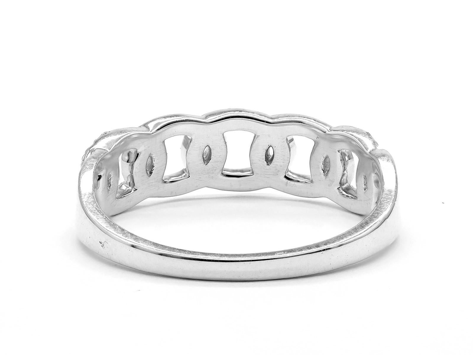Contemporain Bague de mode à maillons cubains en or blanc 14KT et diamants en vente