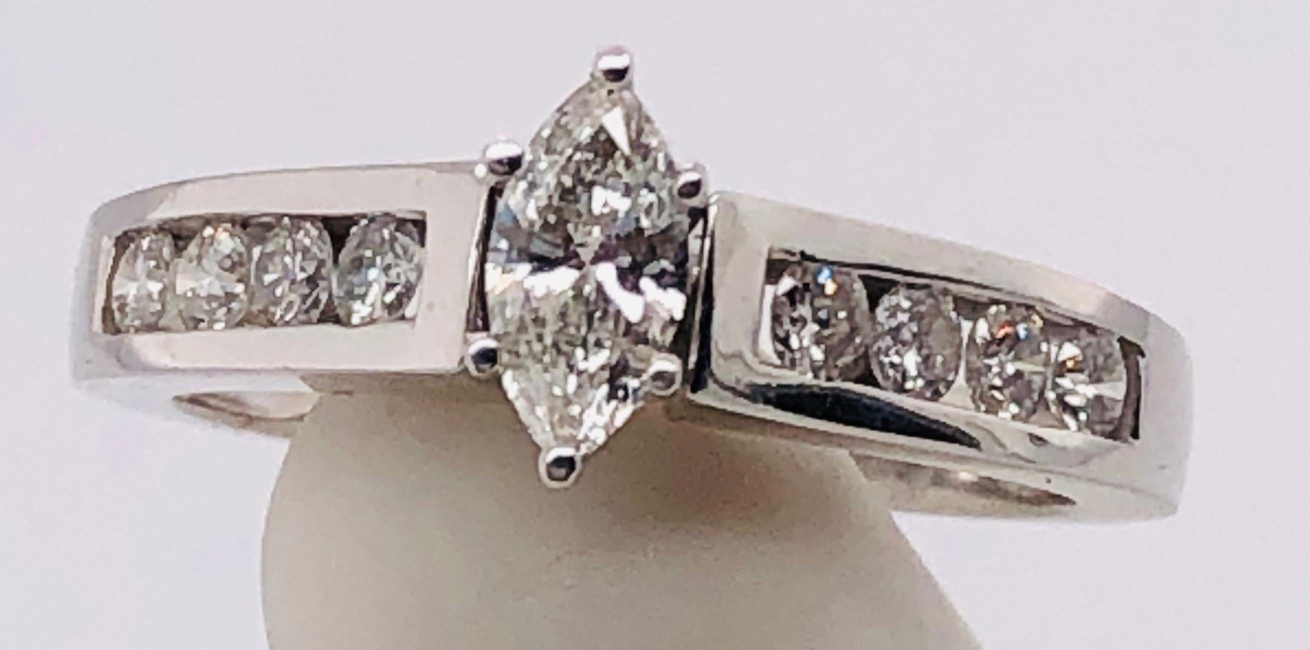 Verlobungsring aus 14 Karat Weißgold mit Diamanten im Zustand „Gut“ im Angebot in Stamford, CT