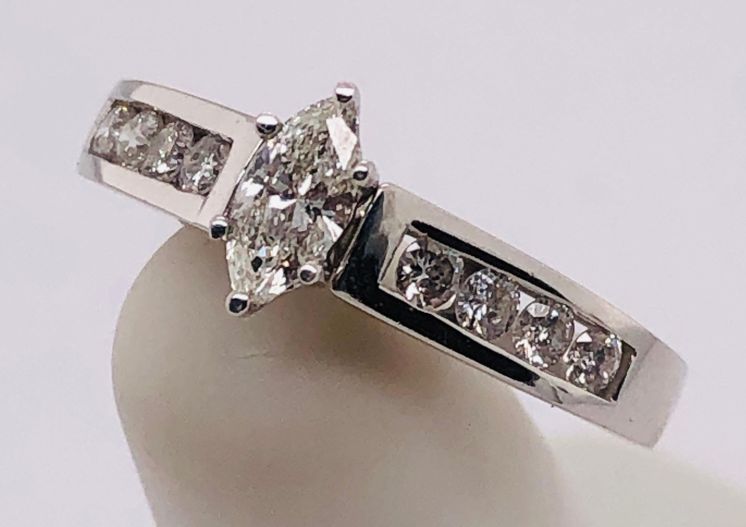 Women's or Men's 14 Karat White Gold Diamond Engagement Bridal Ring For Sale