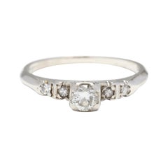 Verlobungsring aus 14 Karat Weißgold mit Diamanten