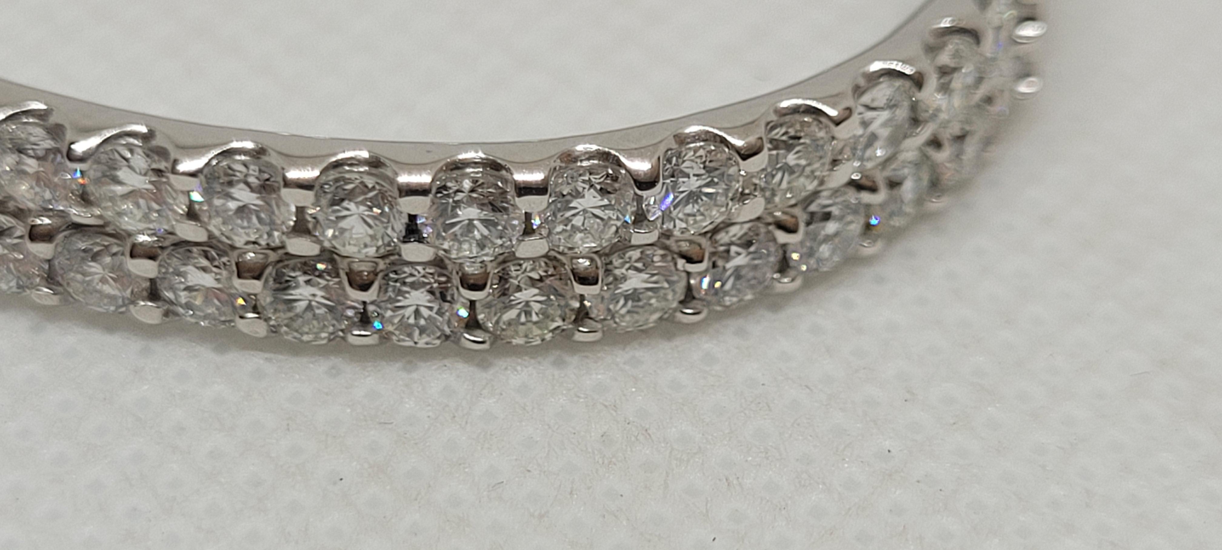 Orecchini a cerchio con diamanti in oro bianco 14kt, 3,84cttw, stile Inside-Out, 43mm x 41mm in vendita 2