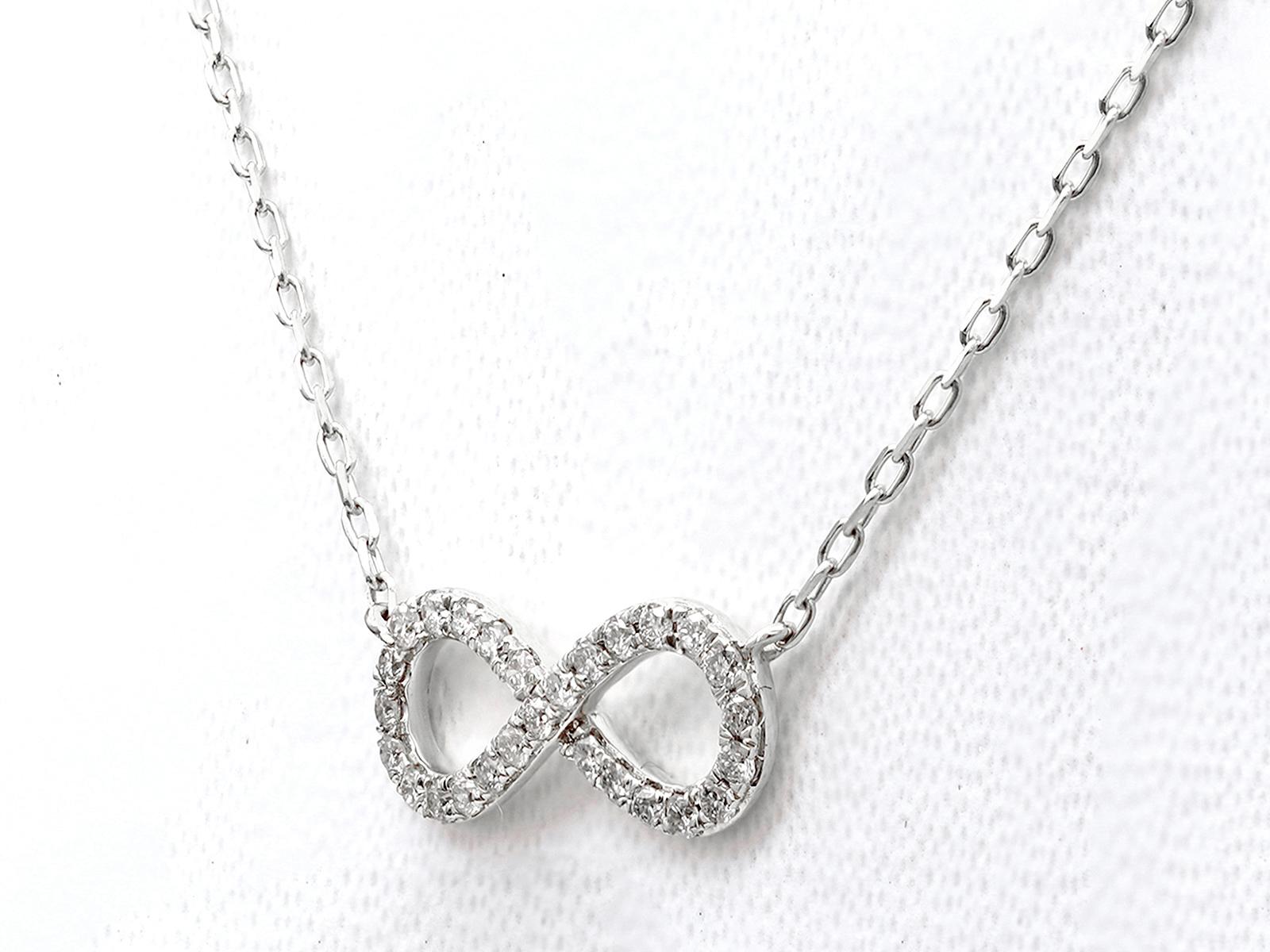 Taille brillant Collier pendentif infini en or blanc 14KT avec diamants en vente