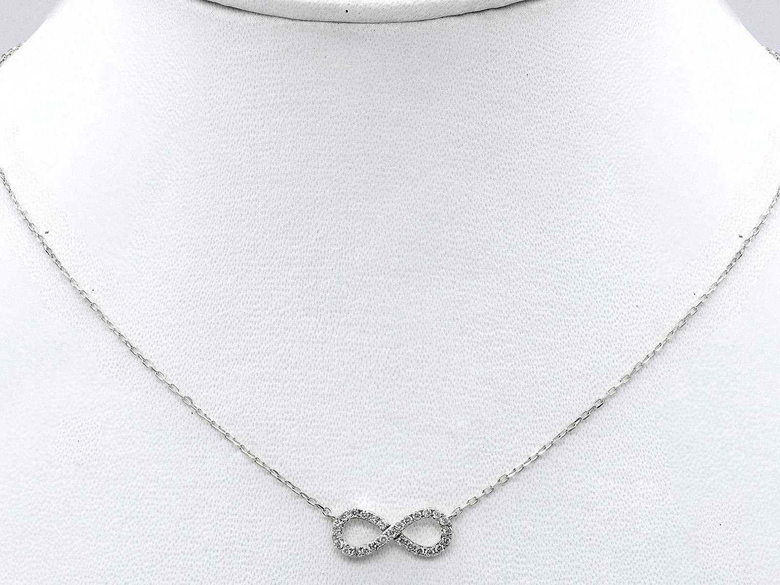 Collier pendentif infini en or blanc 14KT avec diamants Neuf - En vente à Antwerp, BE