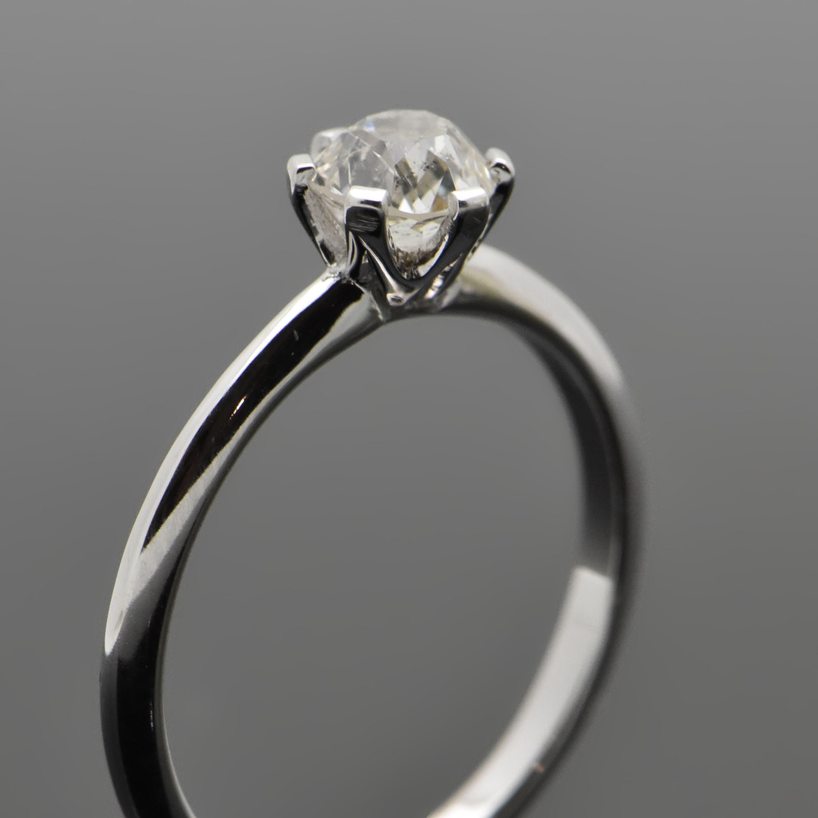 Round Cut 14kt White Gold Diamond Ring For Sale