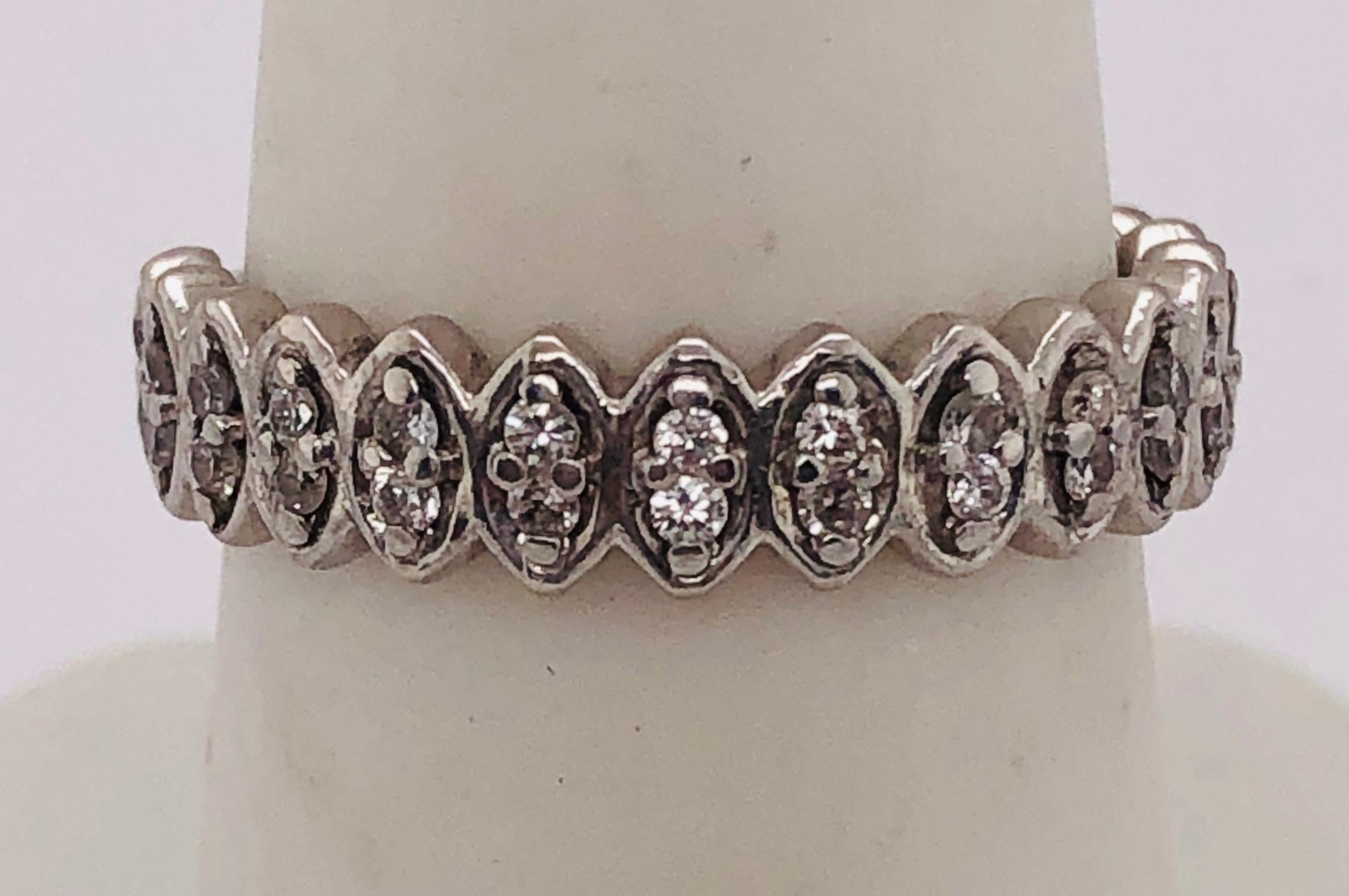 Taille ronde Alliance d'anniversaire de mariage en or blanc 14 carats avec diamants 0,75 TDW en vente