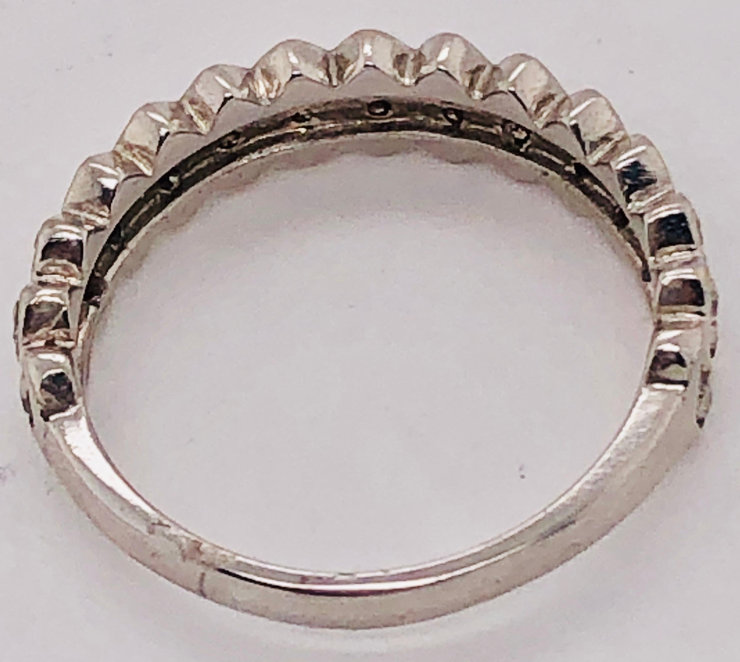 Alliance d'anniversaire de mariage en or blanc 14 carats avec diamants 0,75 TDW en vente 3