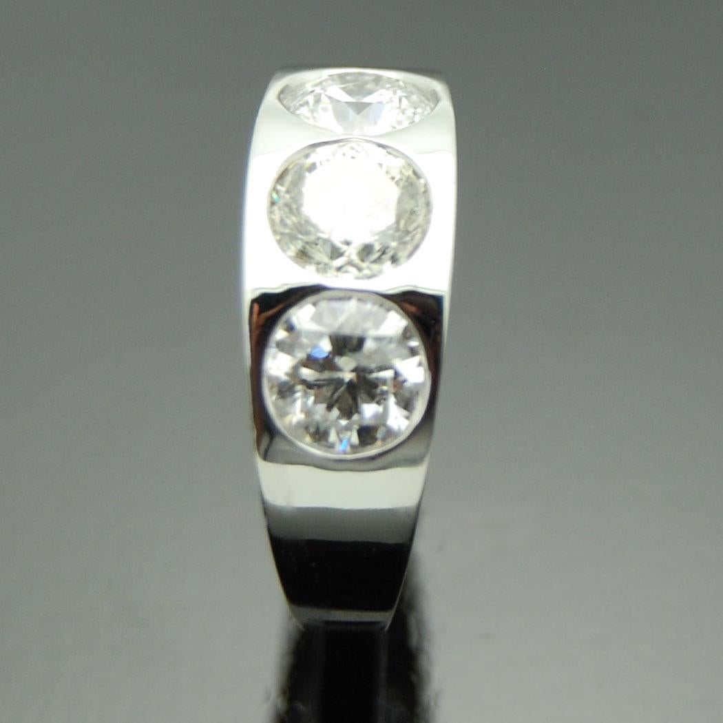 Round Cut 14kt White Gold Diamonds Ring For Sale