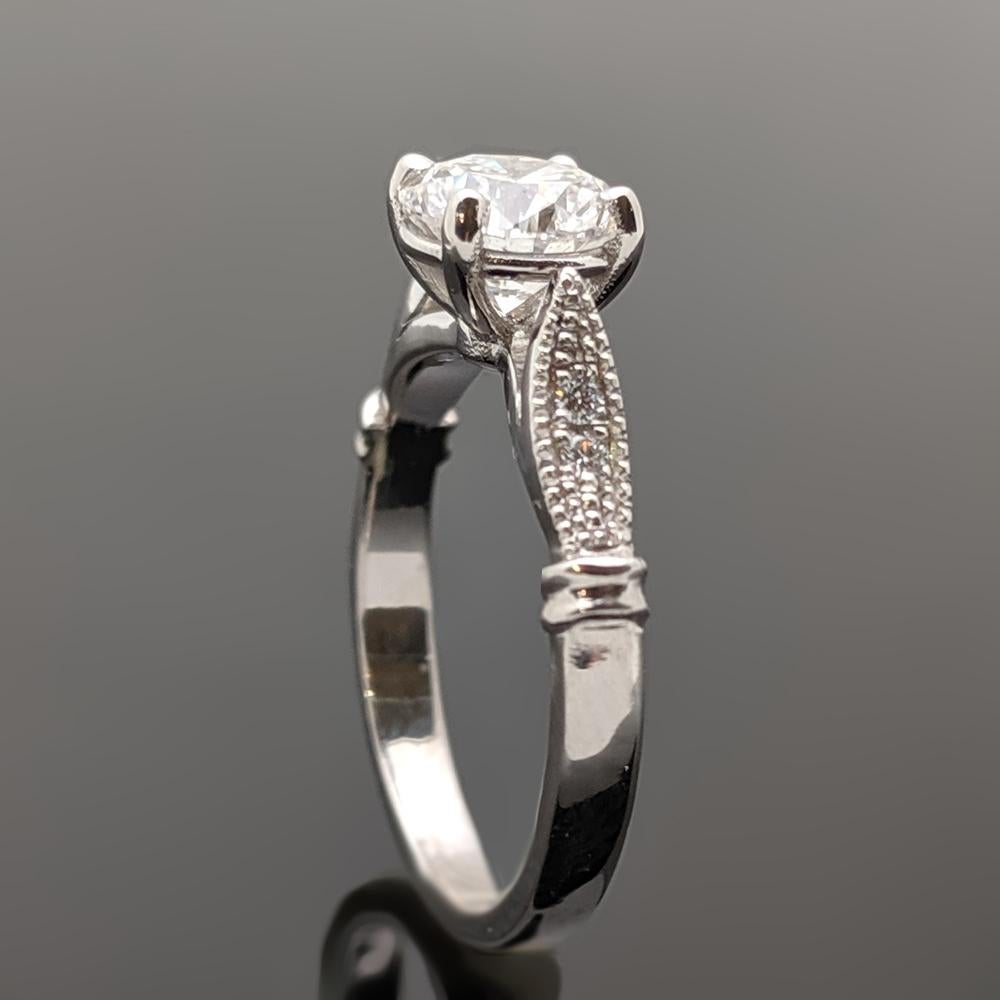 14kt White Gold Diamonds Ring In New Condition For Sale In Los Angeles, CA